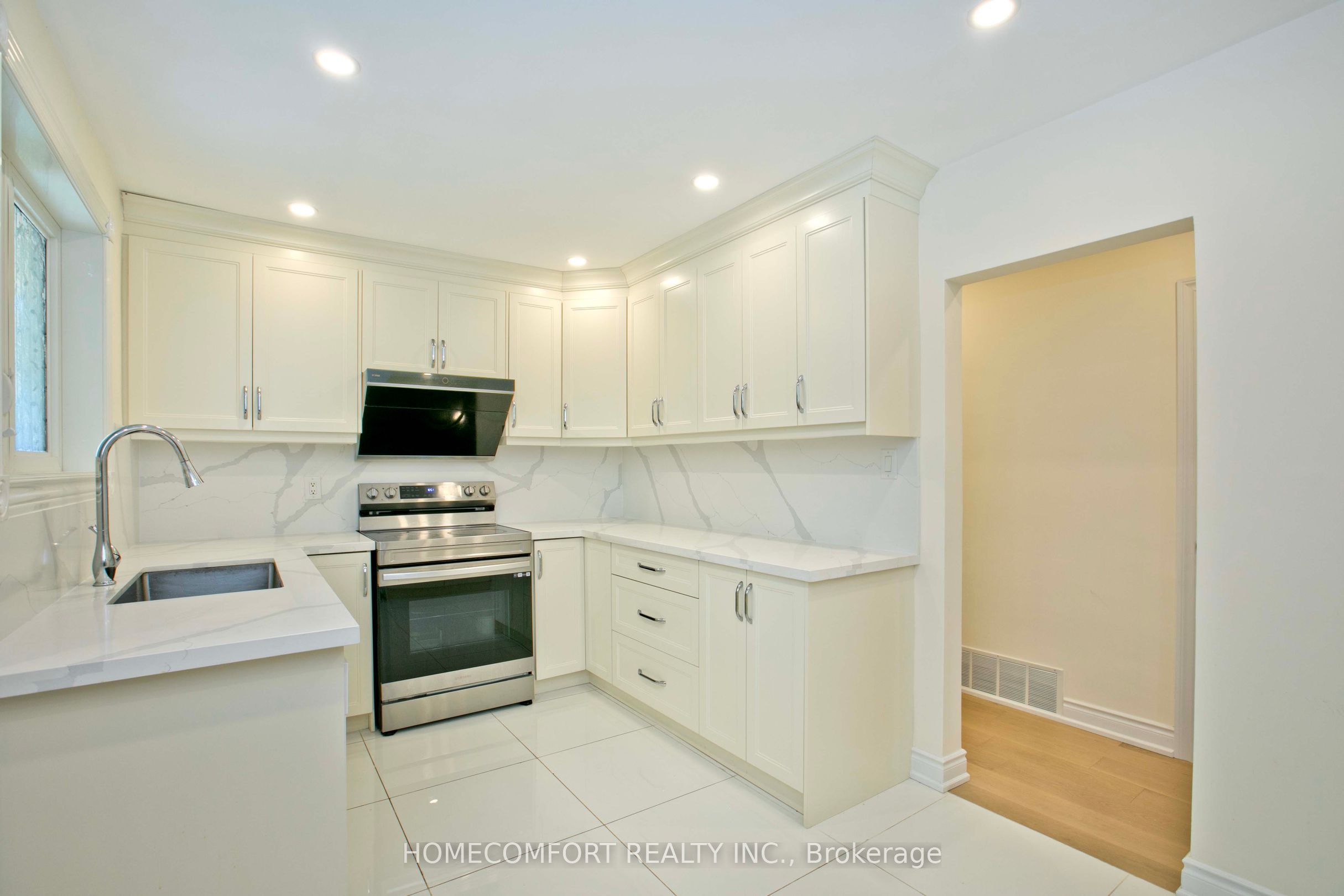 19 Oldborough Circle Upper Property Photo 9