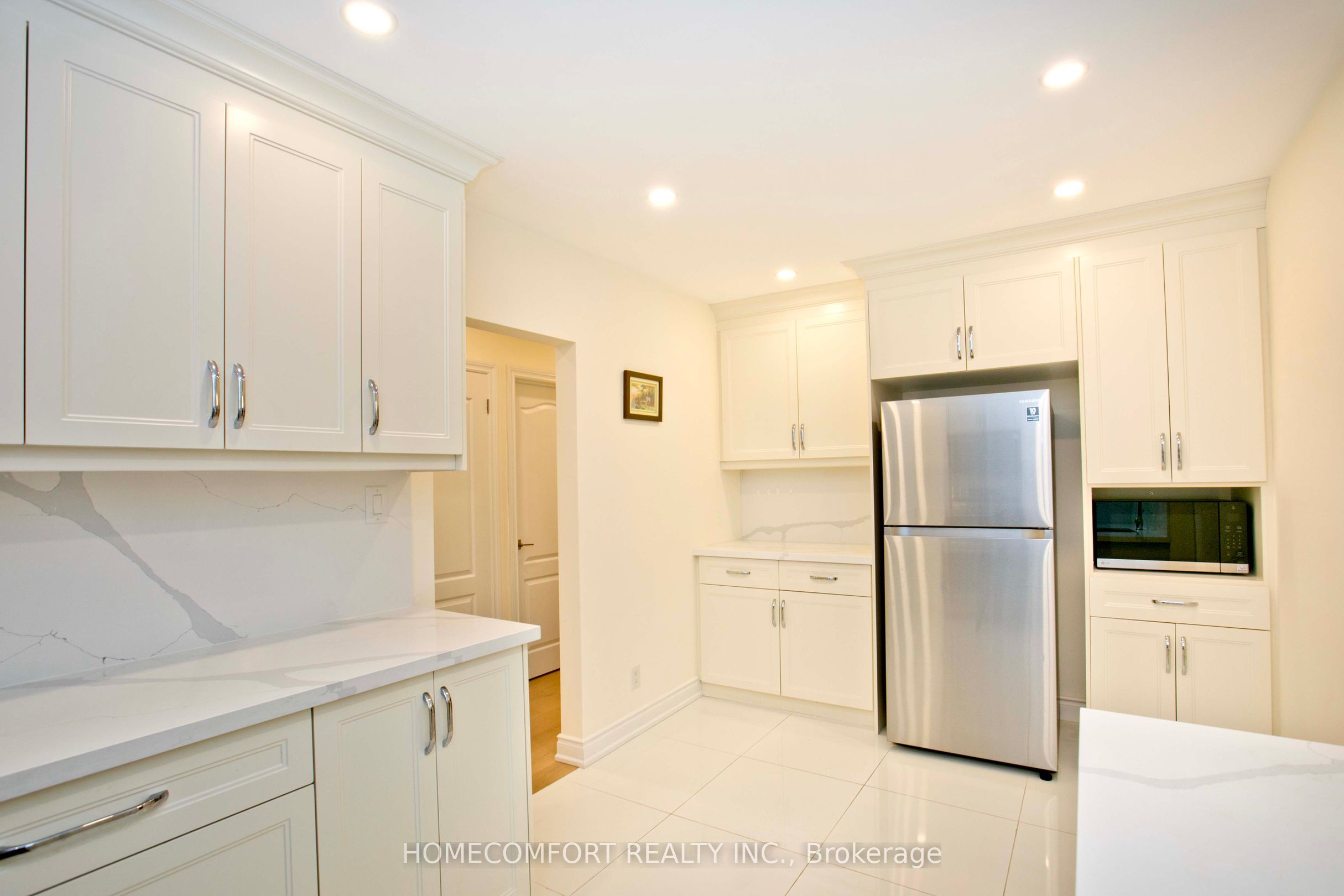 19 Oldborough Circle Upper Property Photo 11