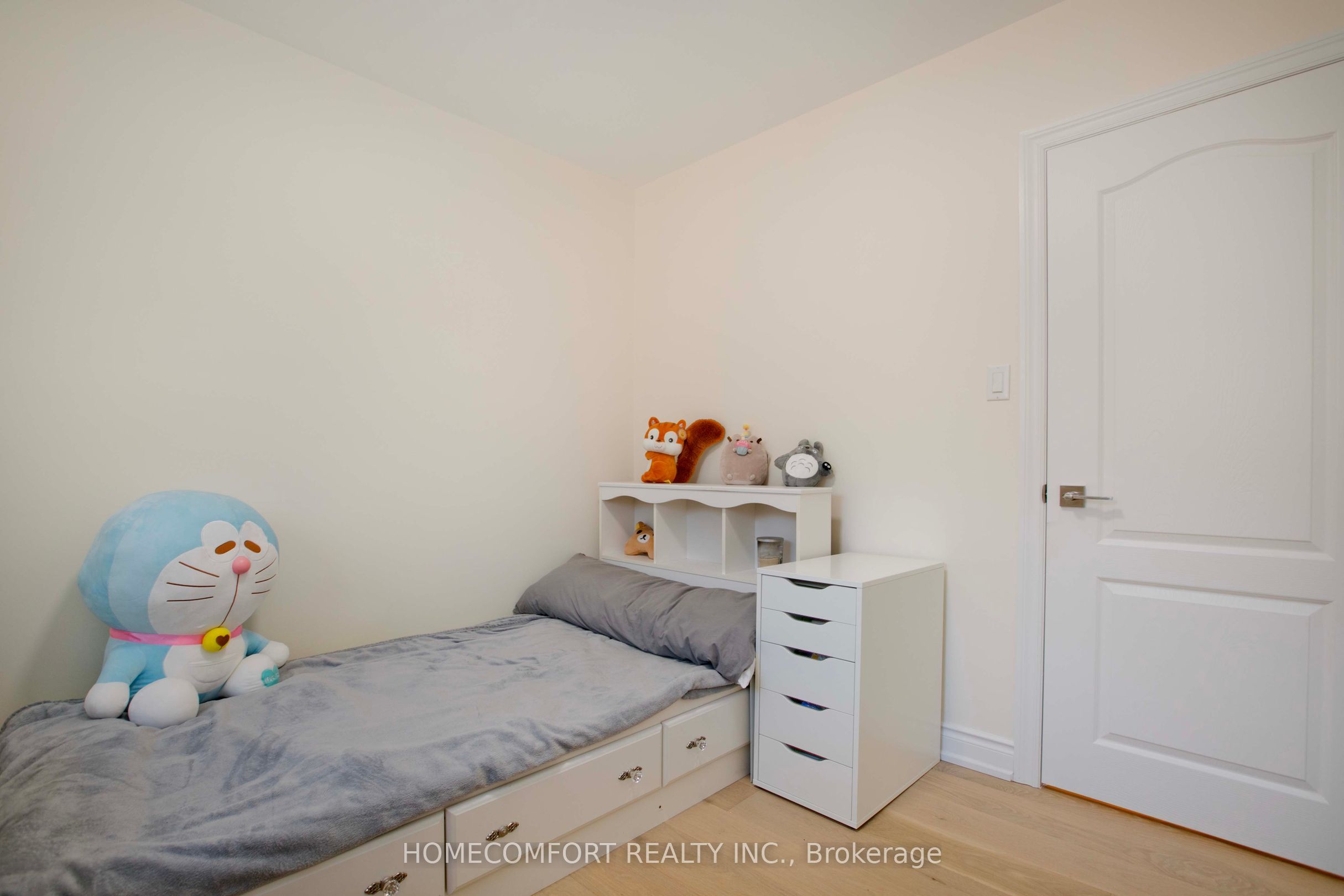 19 Oldborough Circle Upper Property Photo 19