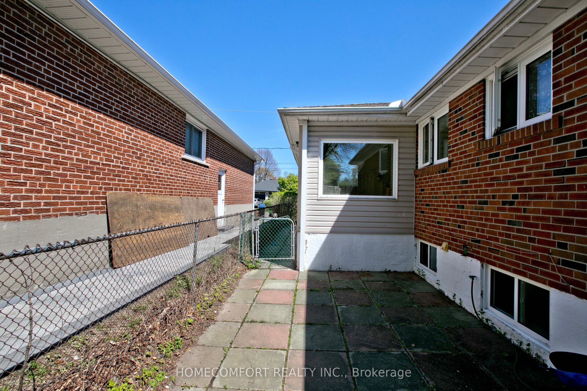 19 Oldborough Circle Upper Property Photo 22