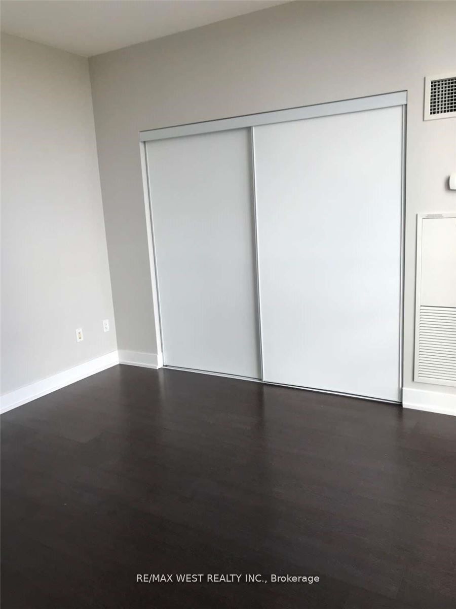 23 Sheppard Avenue E 2107 Property Photo 10