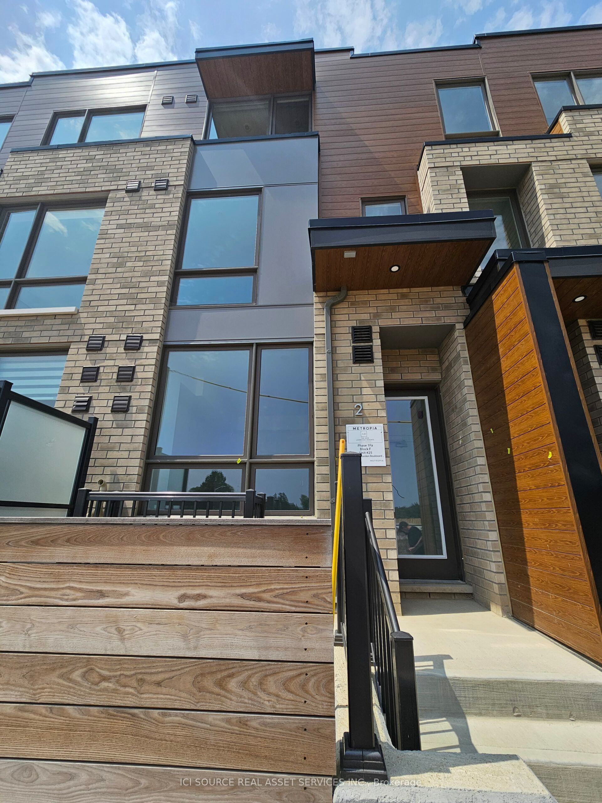 70 Green Gardens Boulevard Unit 2 (upper) Property Photo 1