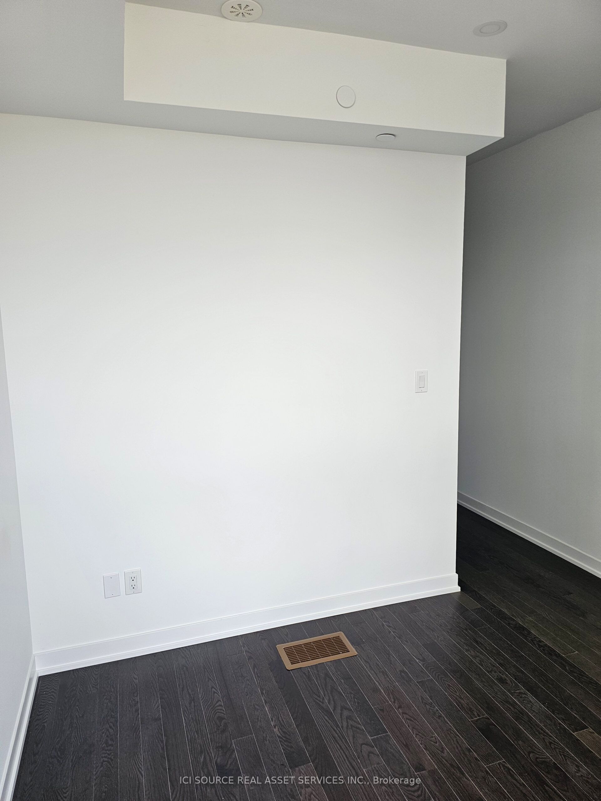 70 Green Gardens Boulevard Unit 2 (upper) Property Photo 4