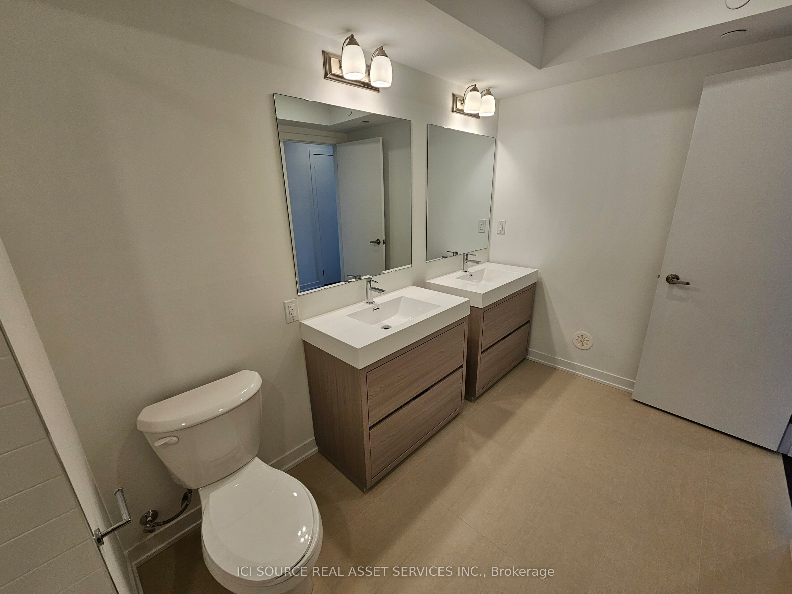 70 Green Gardens Boulevard Unit 2 (upper) Property Photo 5
