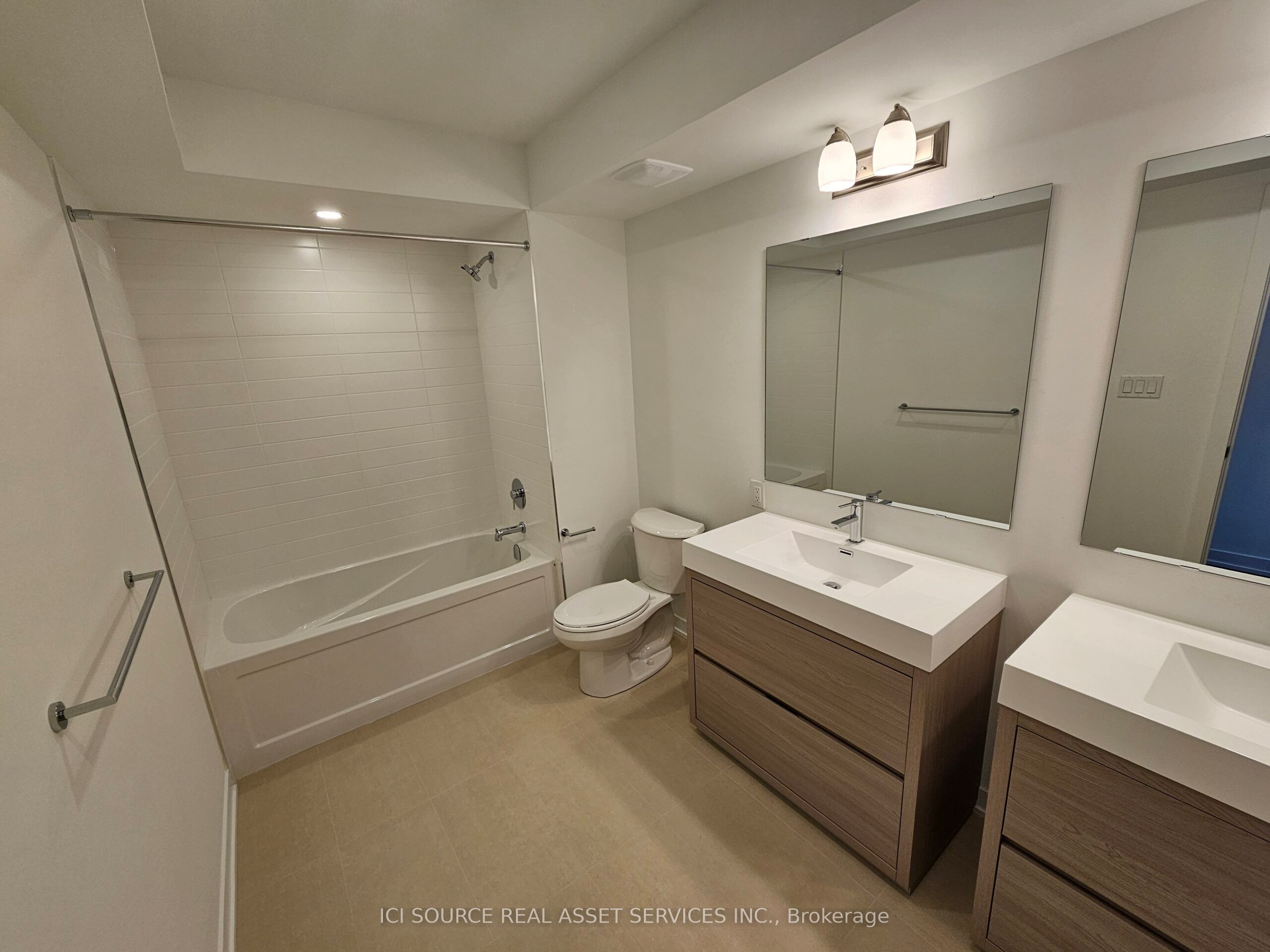 70 Green Gardens Boulevard Unit 2 (upper) Property Photo 6
