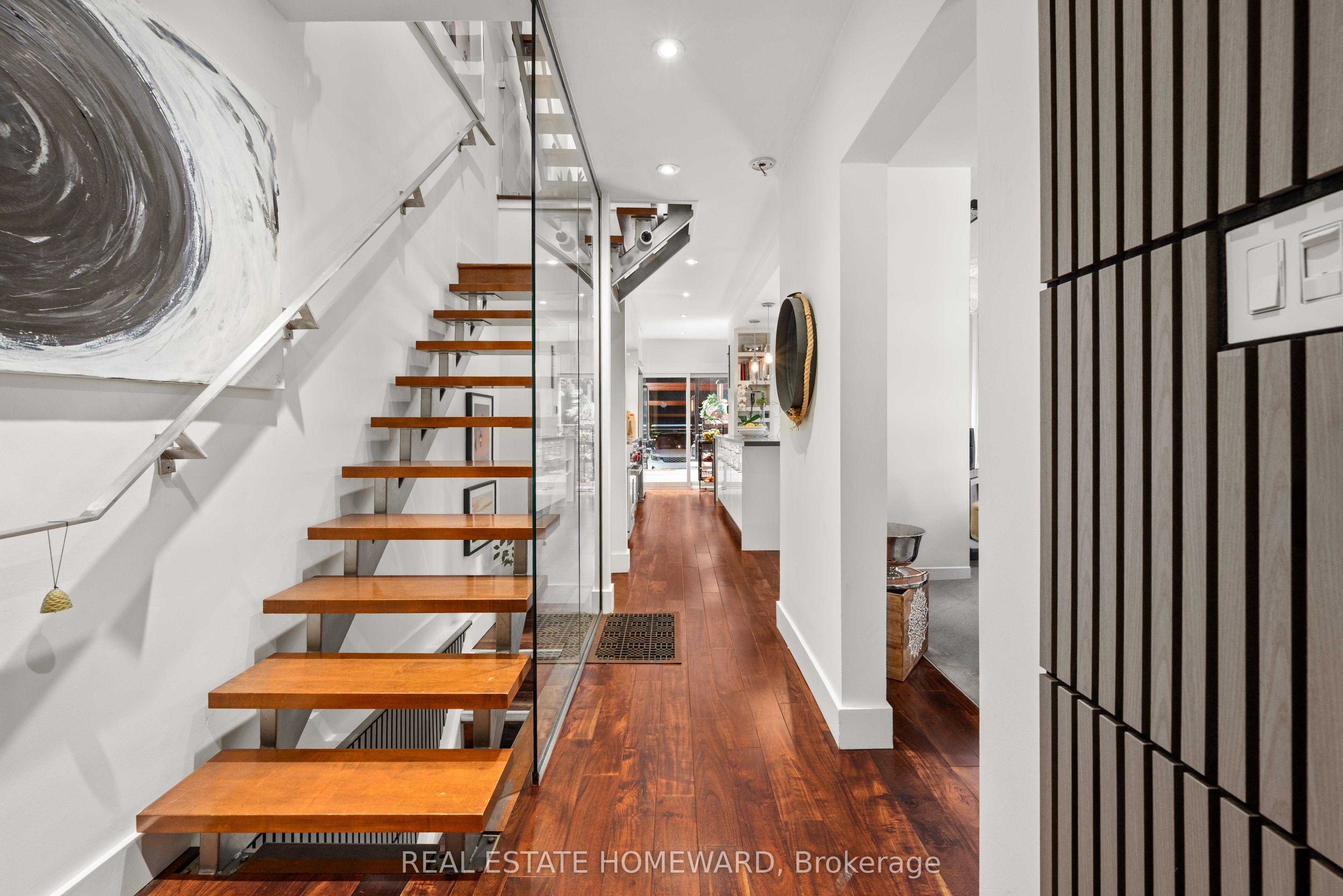 157 Ranleigh Avenue Property Photo 4