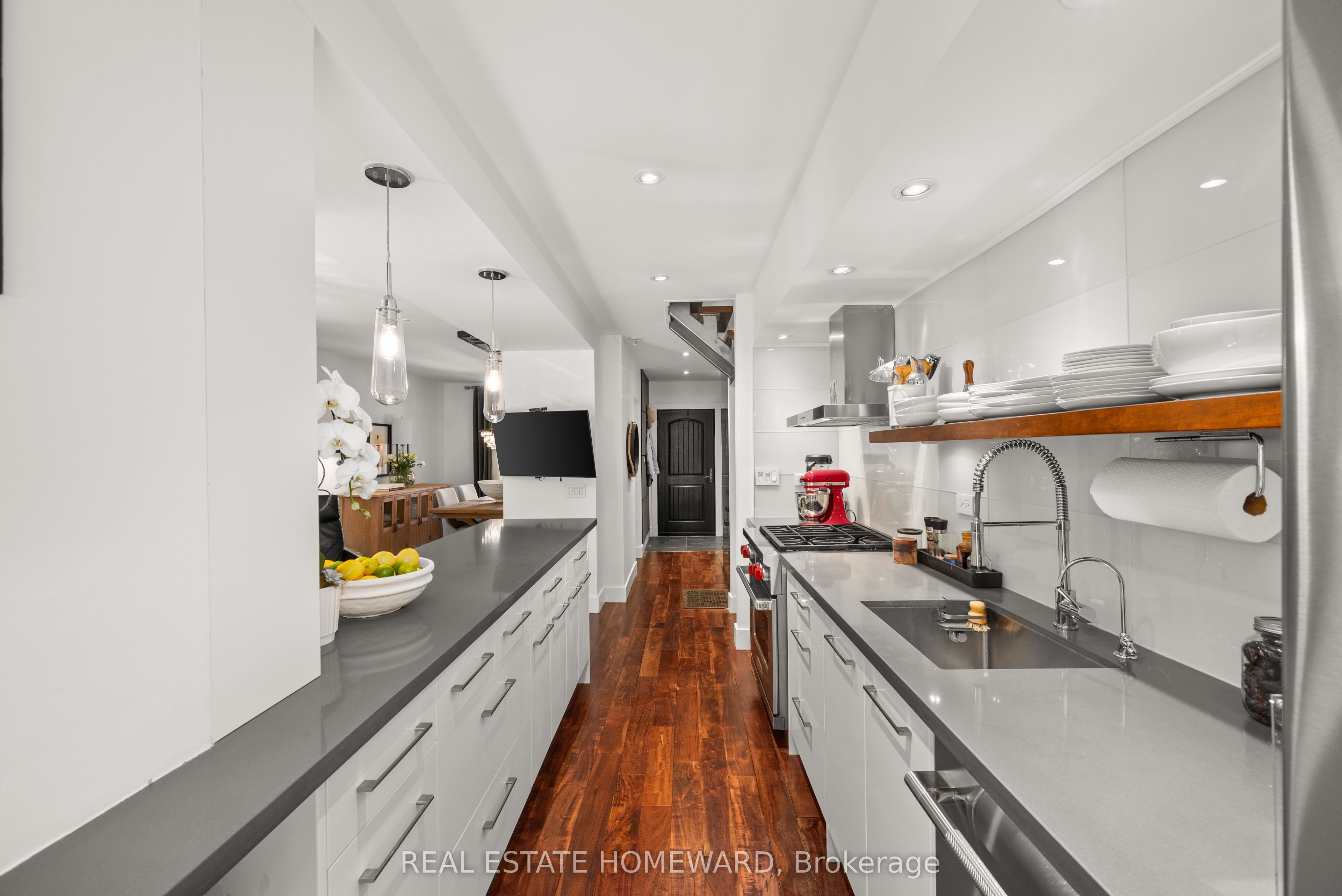 157 Ranleigh Avenue Property Photo 15