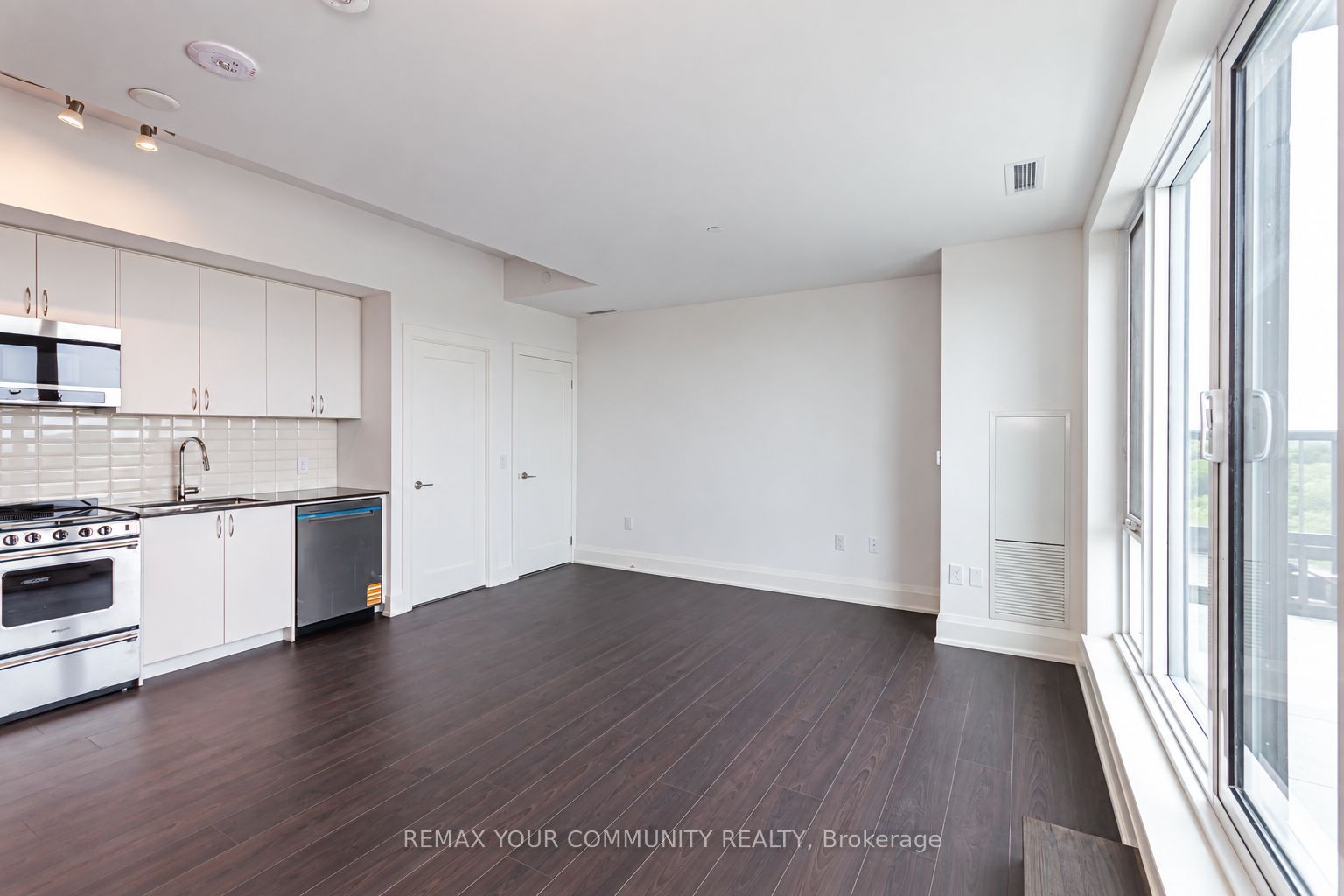 700 Sheppard Avenue W 905 Property Photo 6
