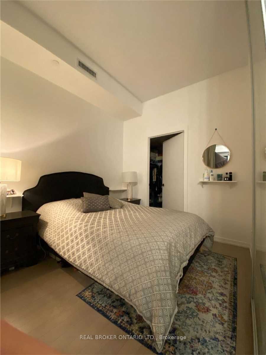 101 Peter Street W 515 Property Photo 6