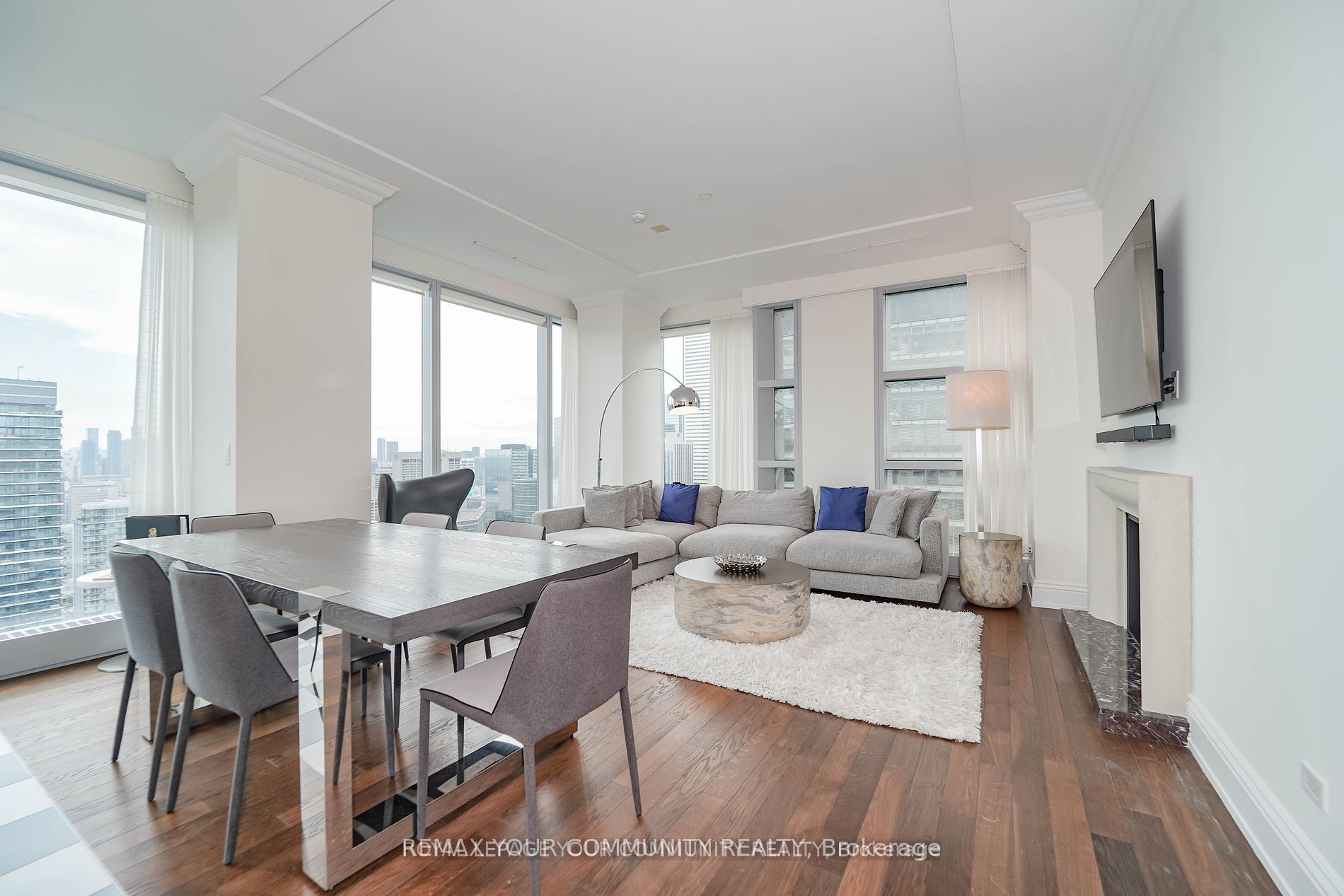 183 Wellington Street W 3903 Property Photo 8