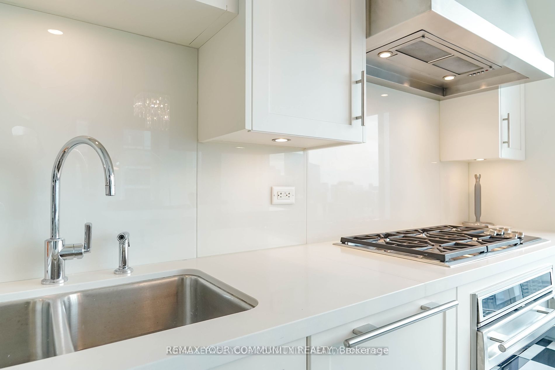 183 Wellington Street W 3903 Property Photo 13