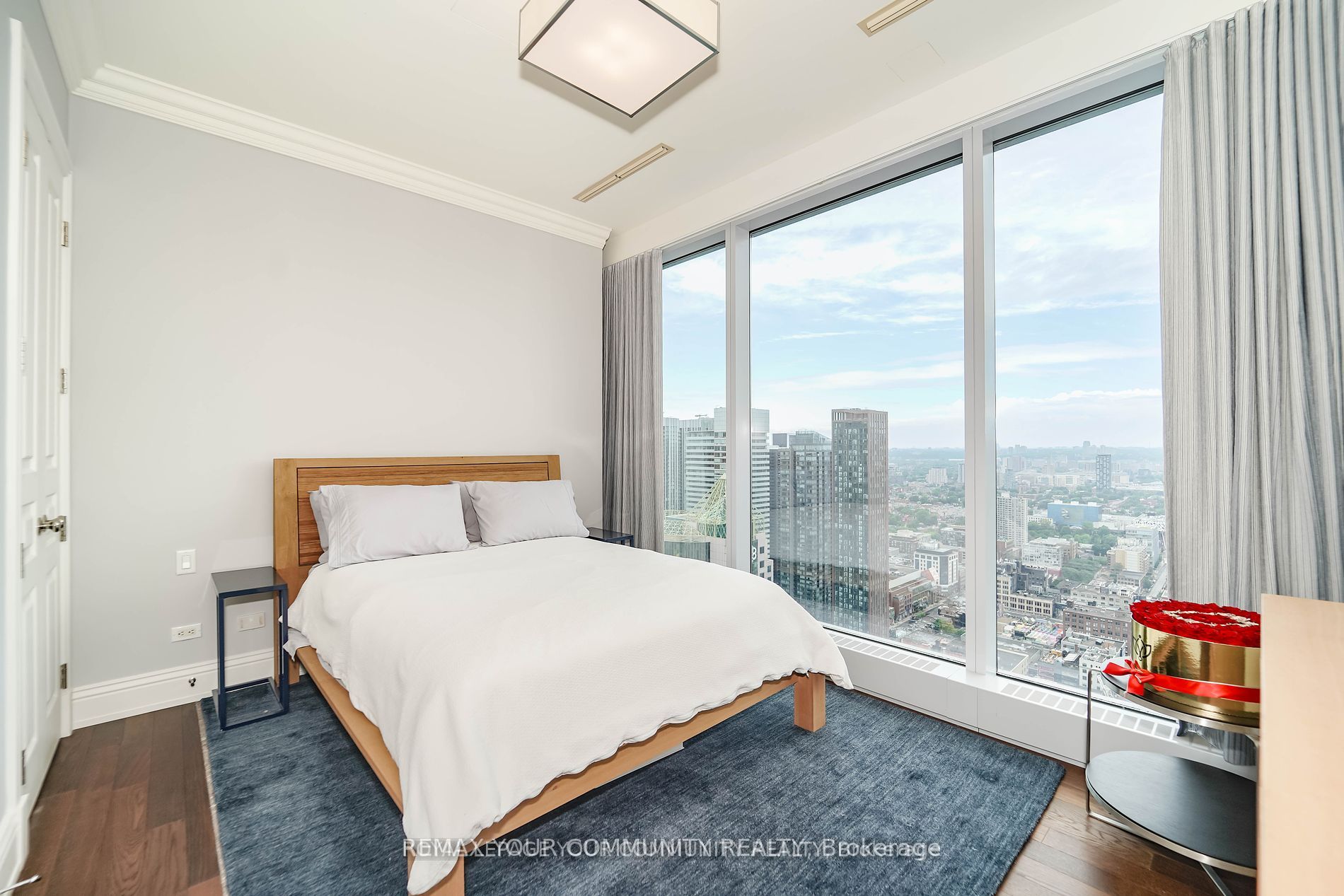 183 Wellington Street W 3903 Property Photo 15