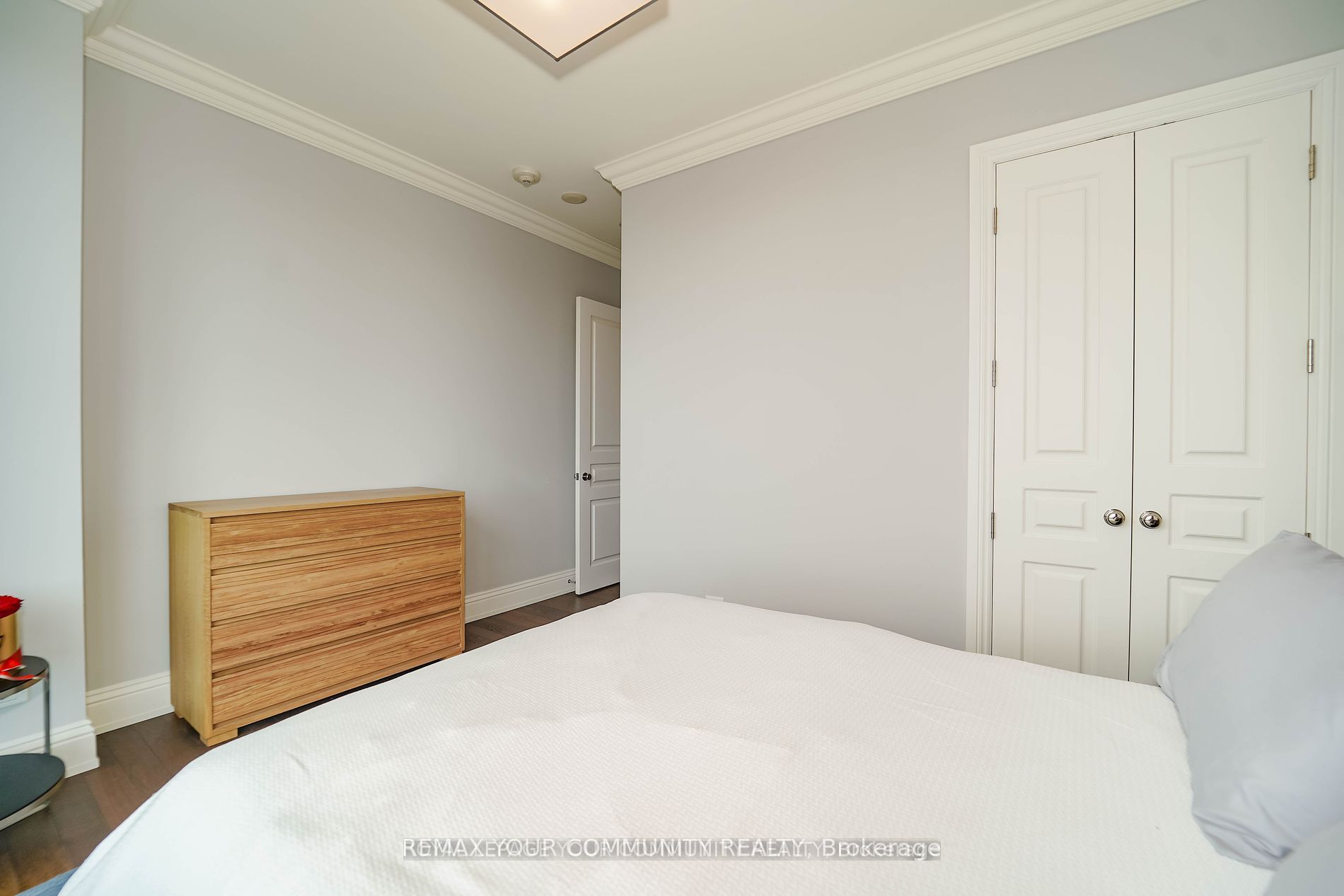 183 Wellington Street W 3903 Property Photo 16