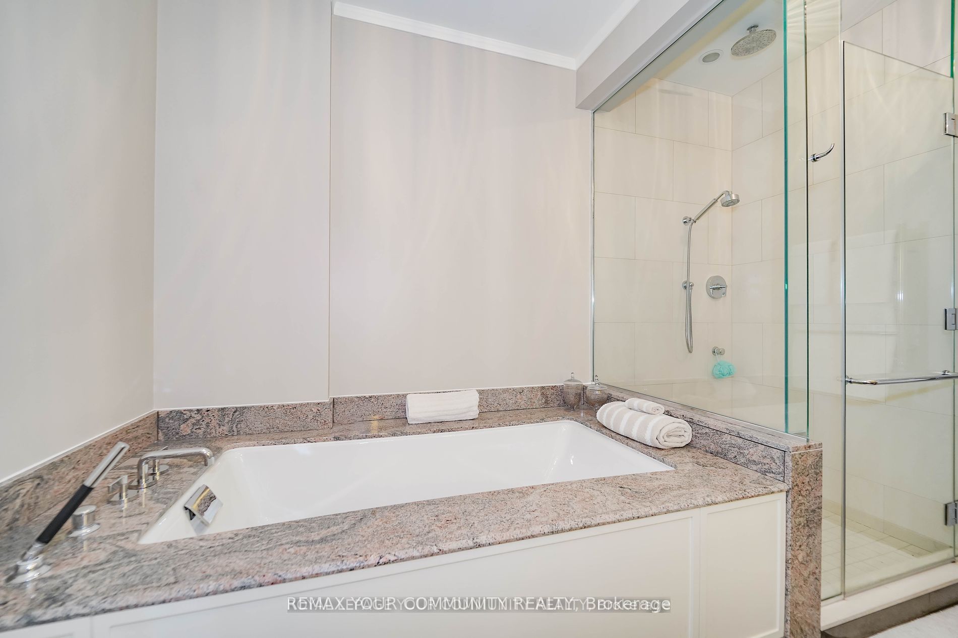 183 Wellington Street W 3903 Property Photo 24