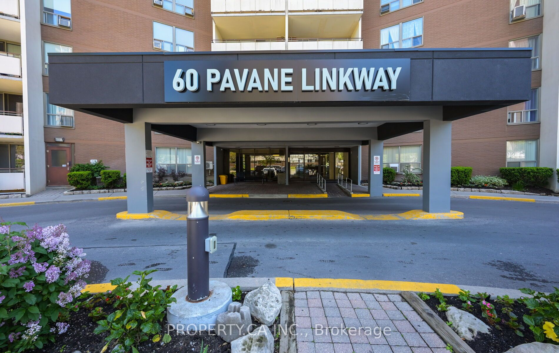 60 Pavane Linkway 207 Property Photo 1