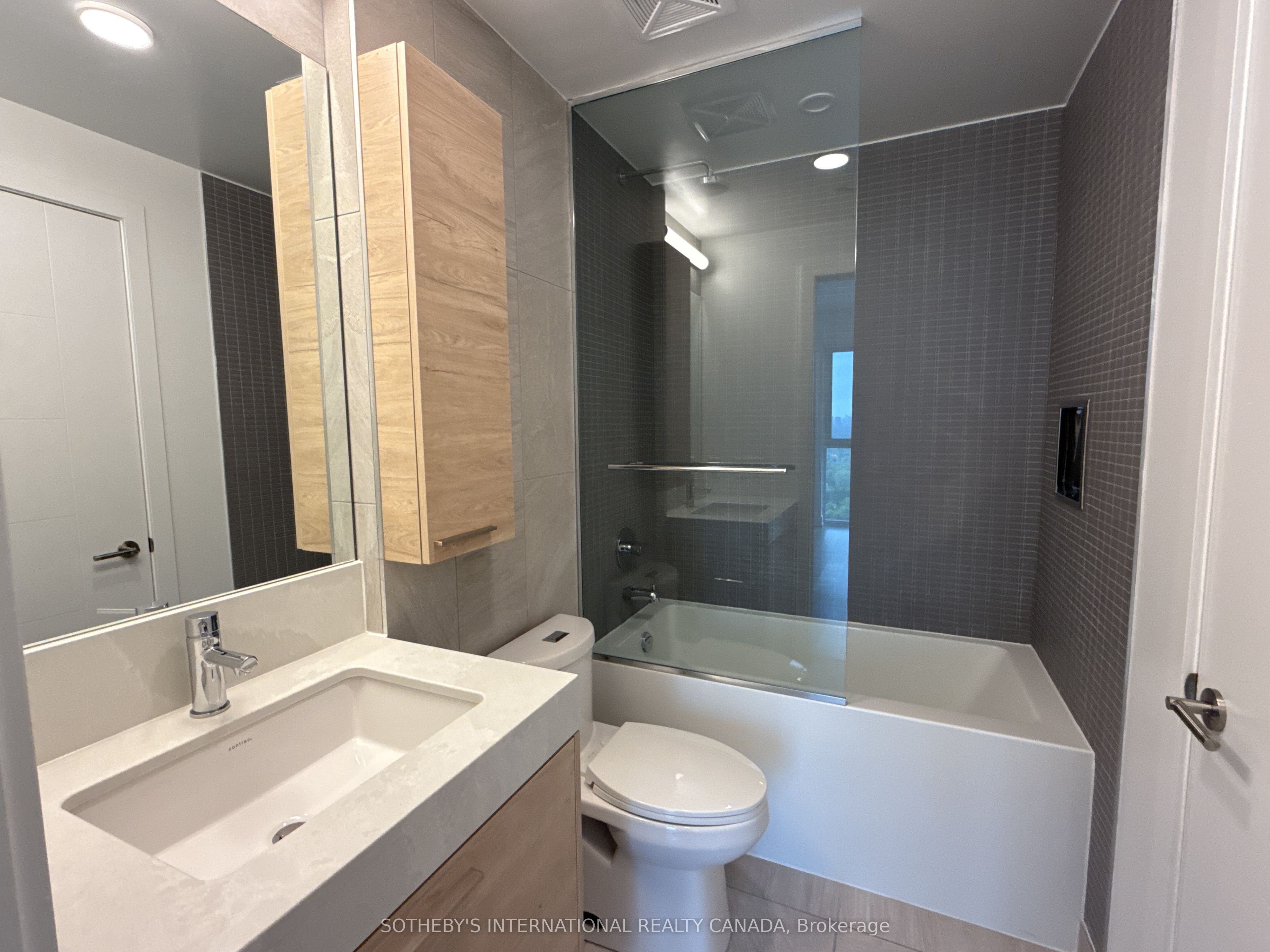 200 Redpath Avenue 2208 Property Photo 7