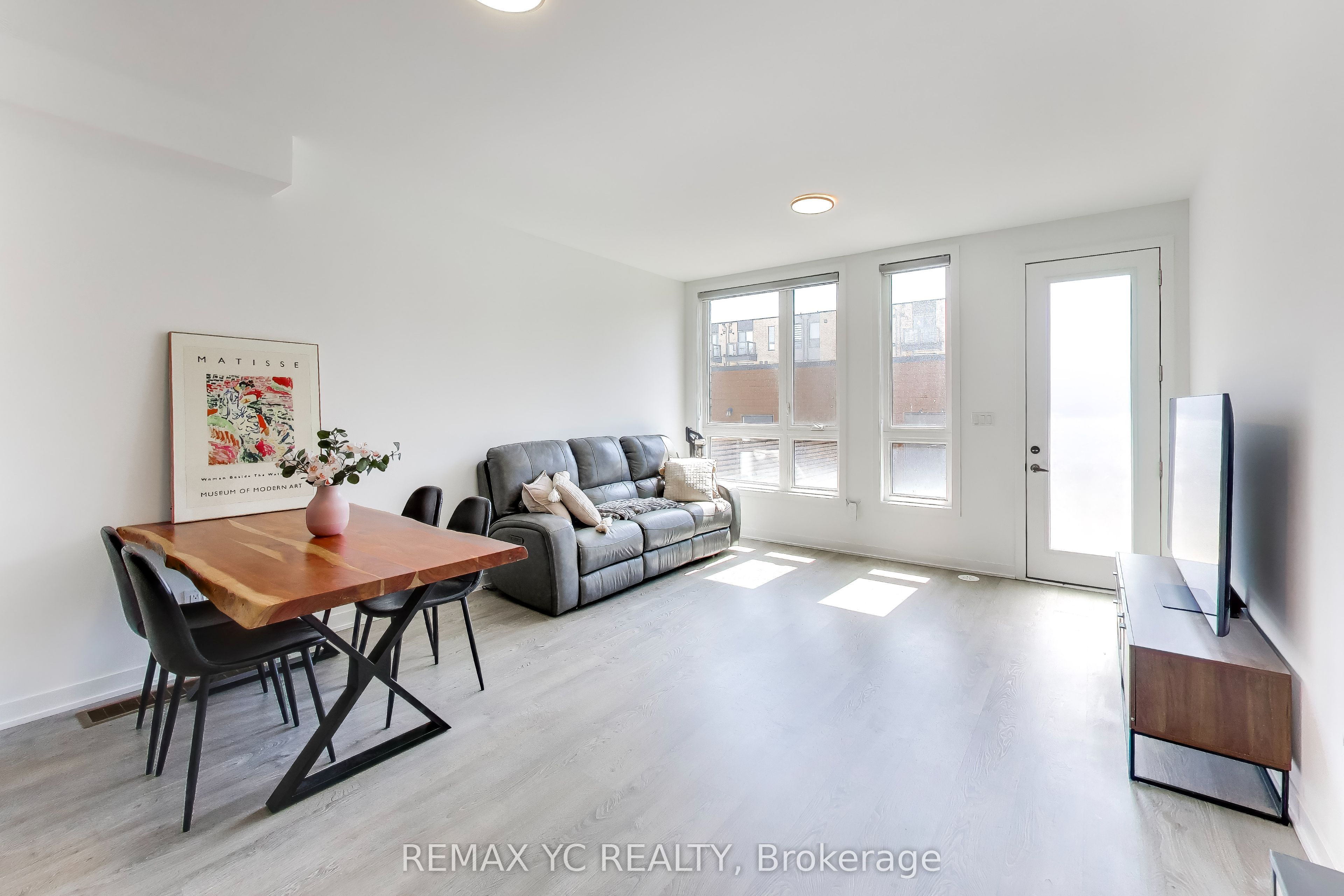 18 Deep Roots Terrace Property Photo 4