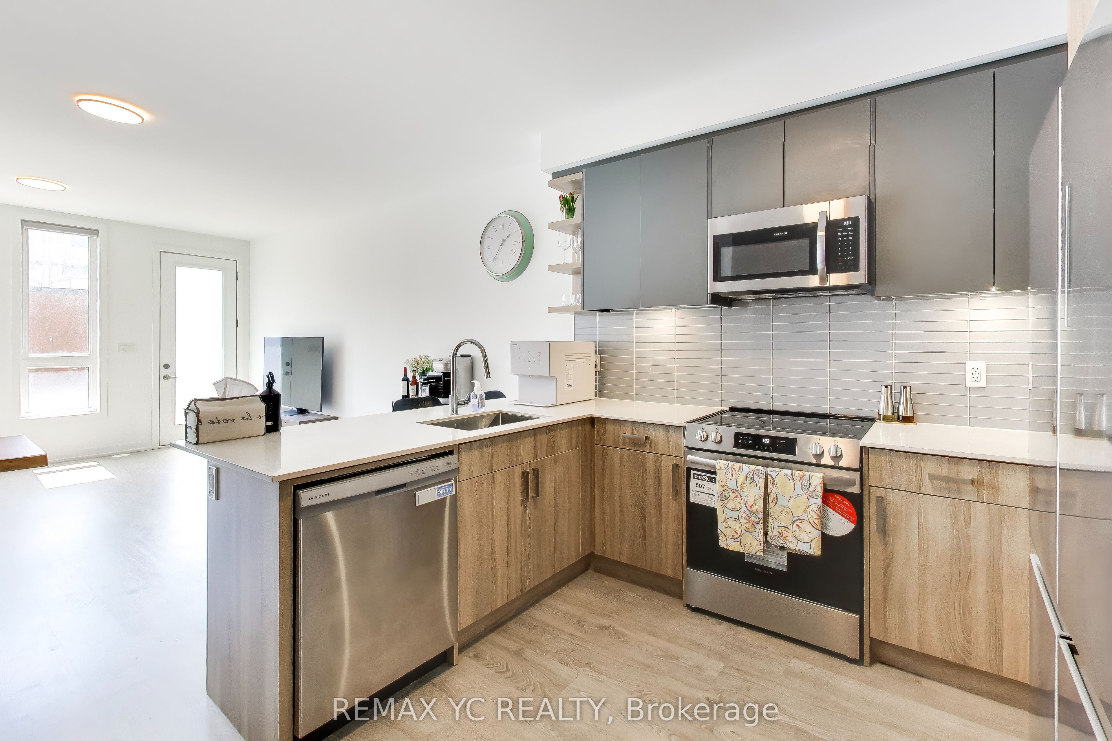 18 Deep Roots Terrace Property Photo 7
