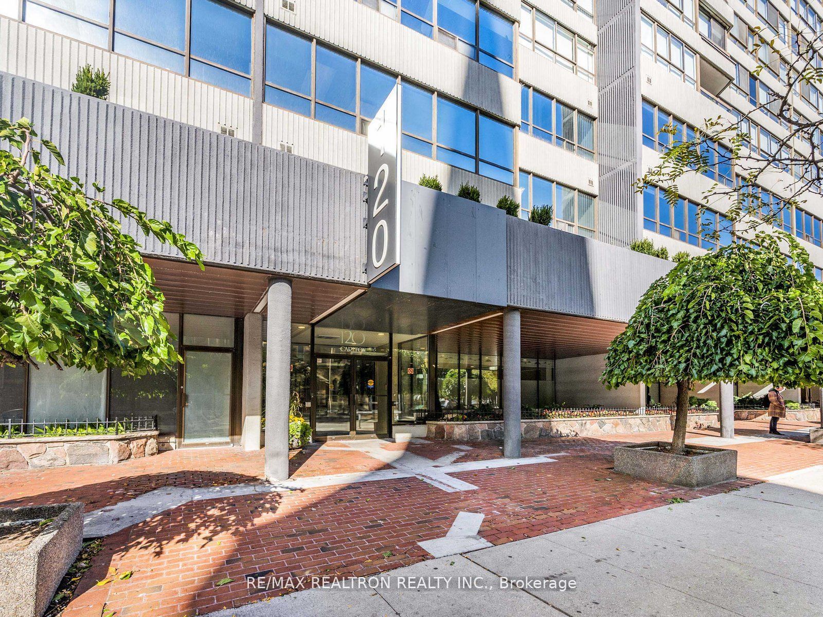120 Carlton Street 404 Property Photo 1