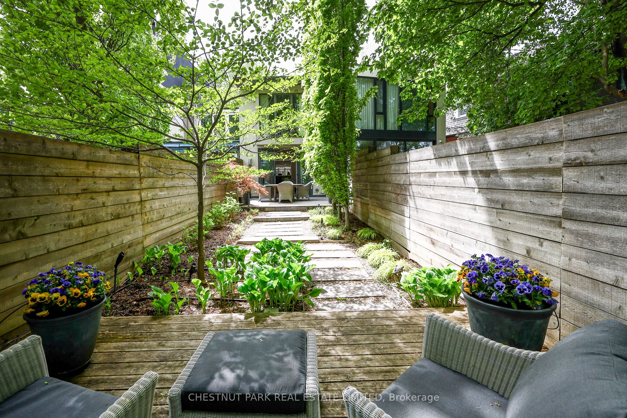 70 Summerhill Gardens