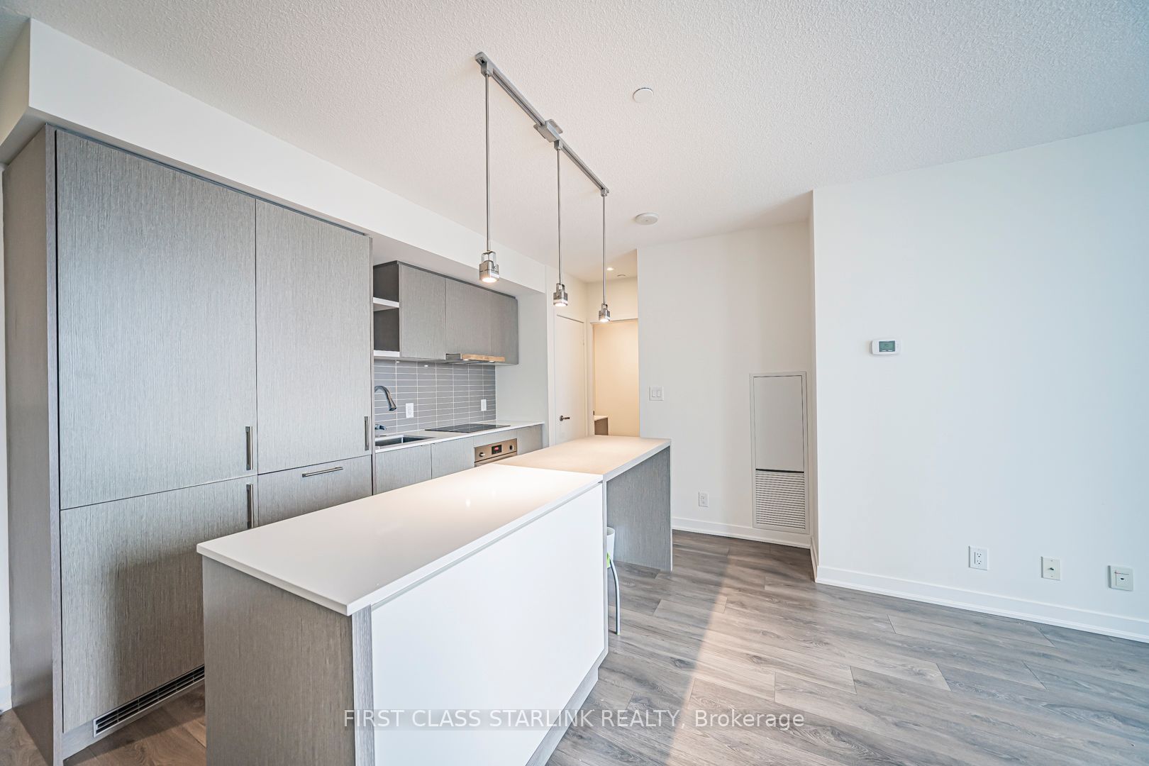 100 Harbour Street 2801 Property Photo 6
