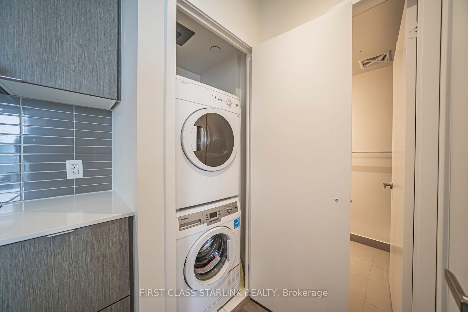 100 Harbour Street 2801 Property Photo 27