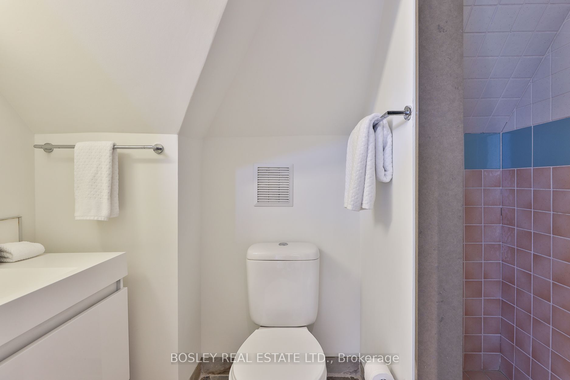 301 Keewatin Avenue Property Photo 31