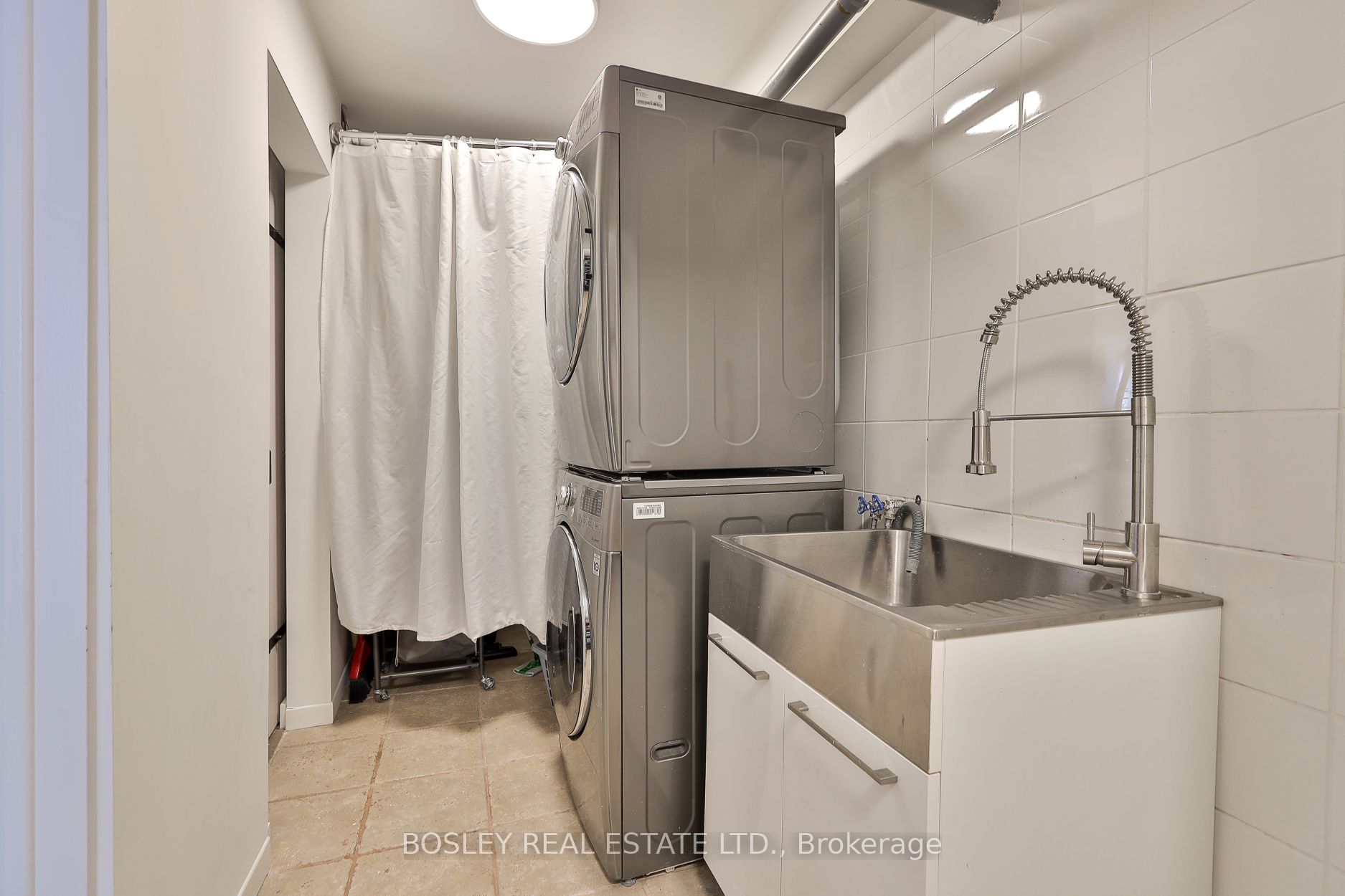 301 Keewatin Avenue Property Photo 37