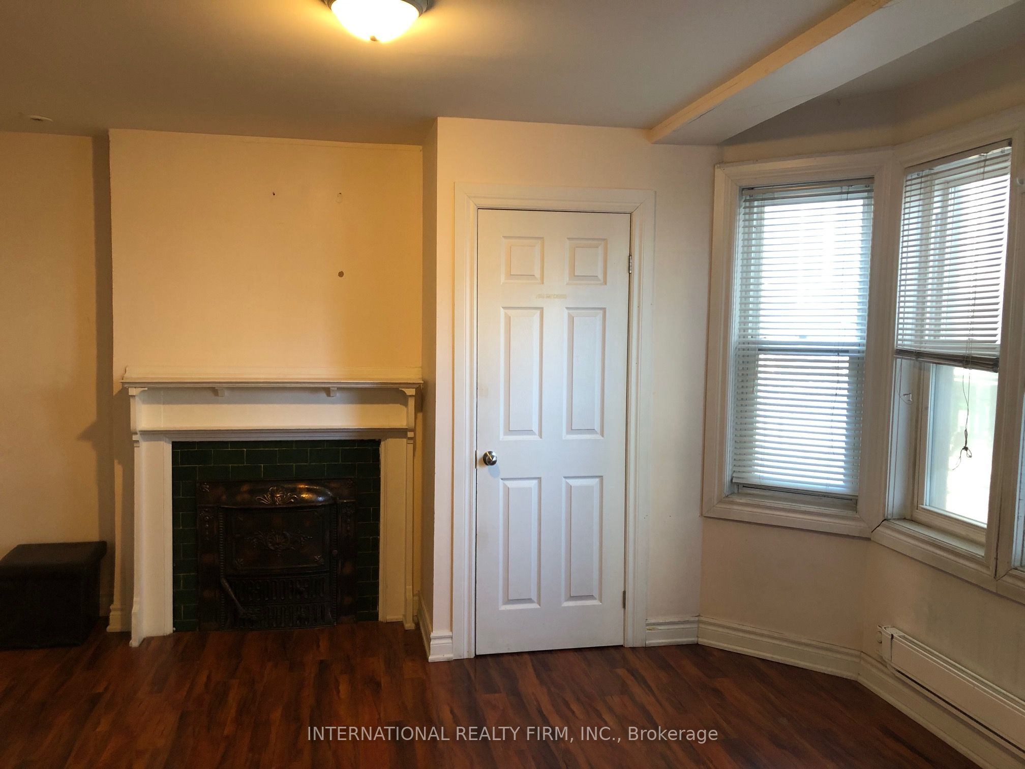 197 Dundas Street E 2b Property Photo 2