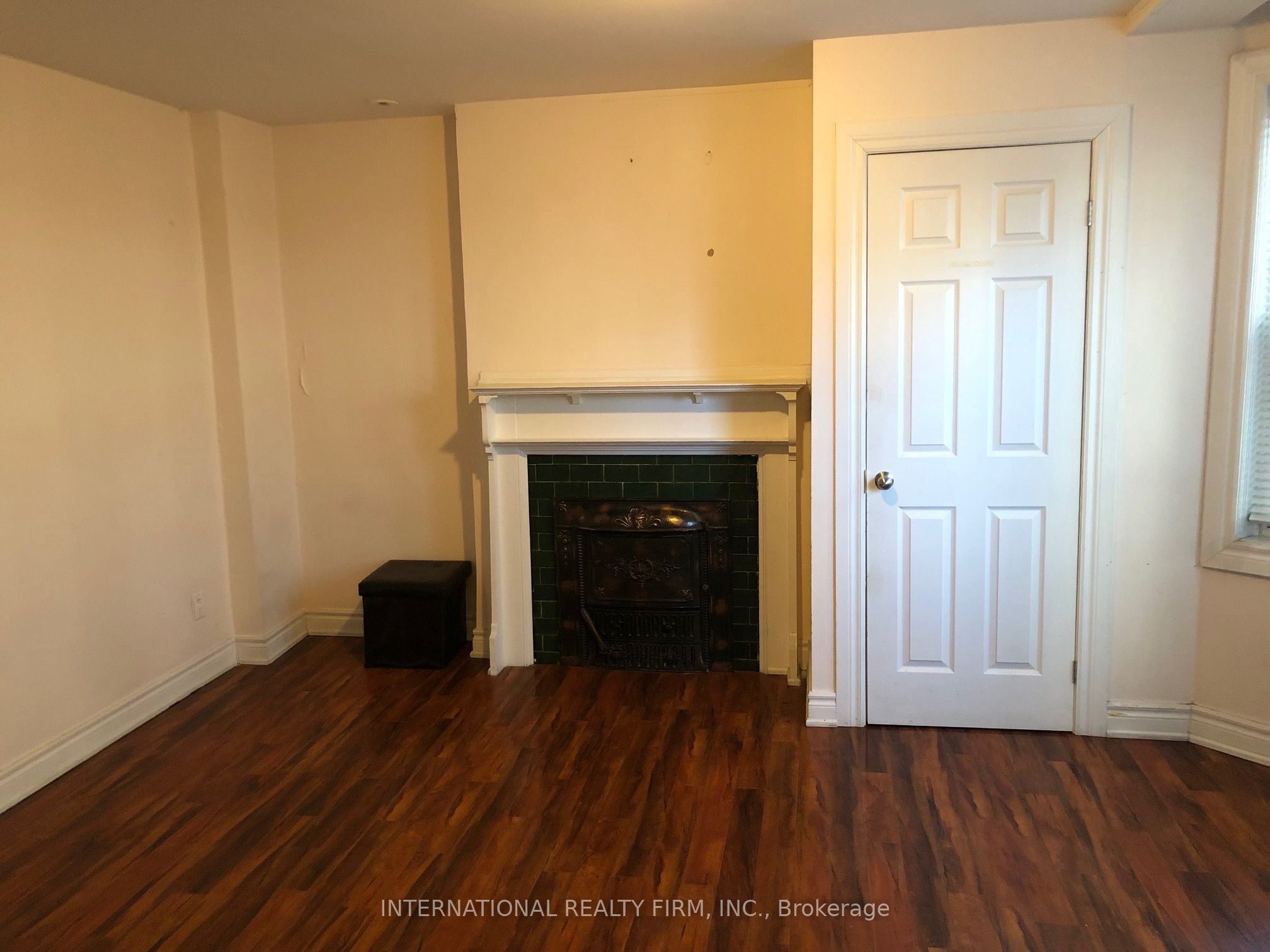 197 Dundas Street E 2b Property Photo 3
