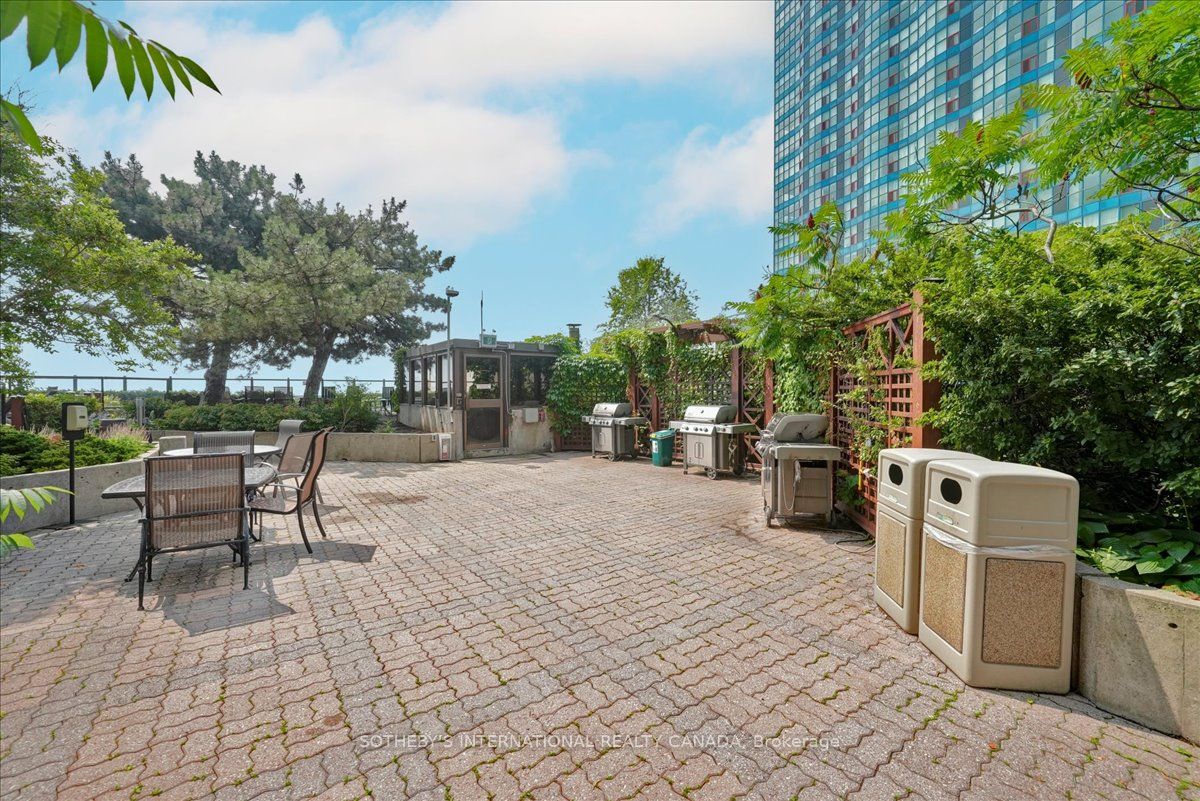 65 Harbour Square 1110 Property Photo 29