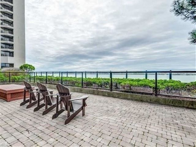 65 Harbour Square 1110 Property Photo 32