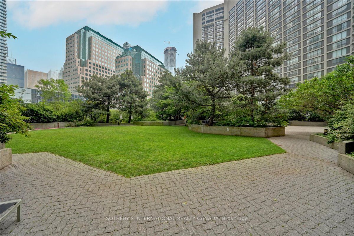 65 Harbour Square 1110 Property Photo 34
