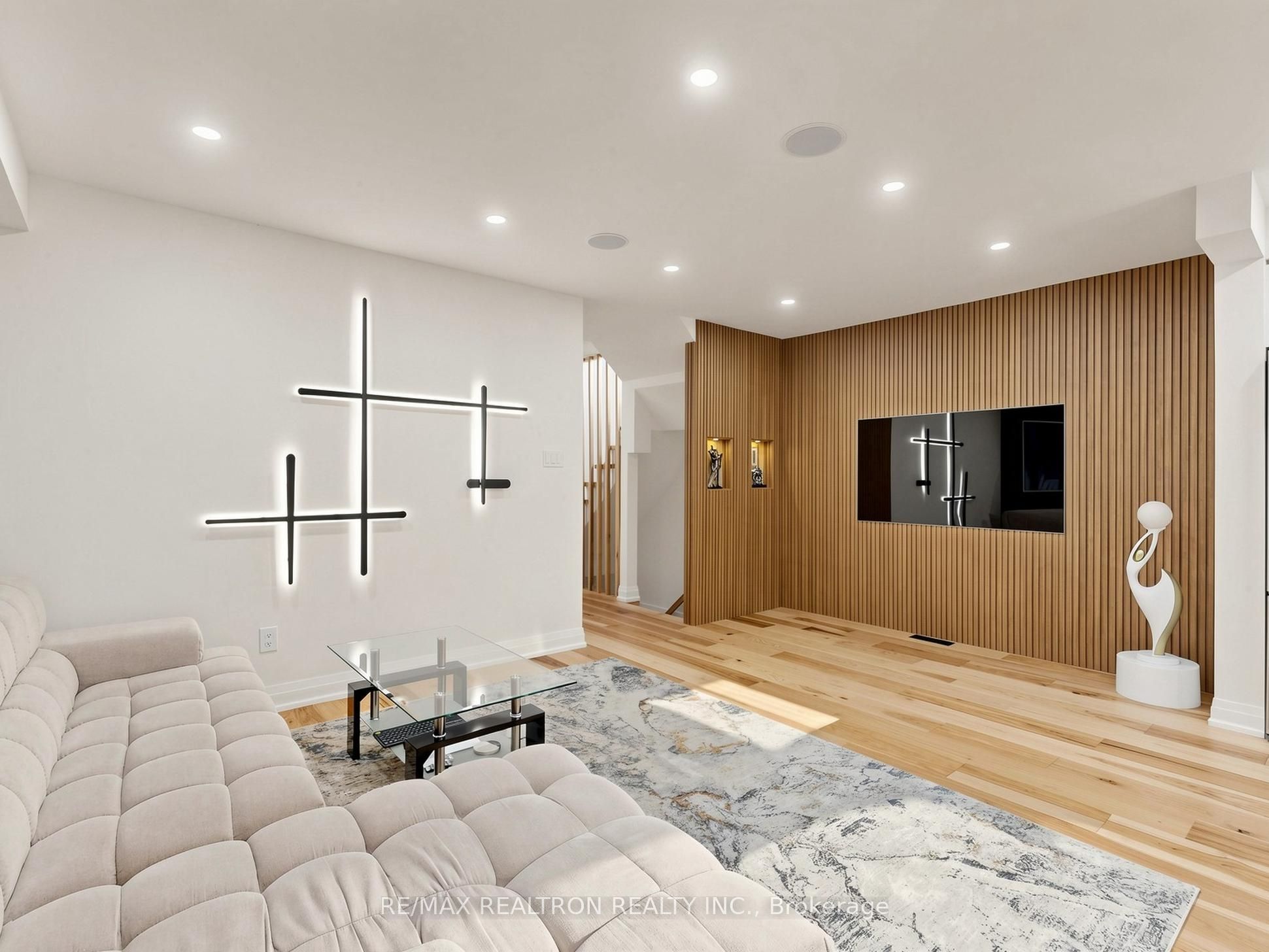 68 Dallimore Circle Property Photo 2