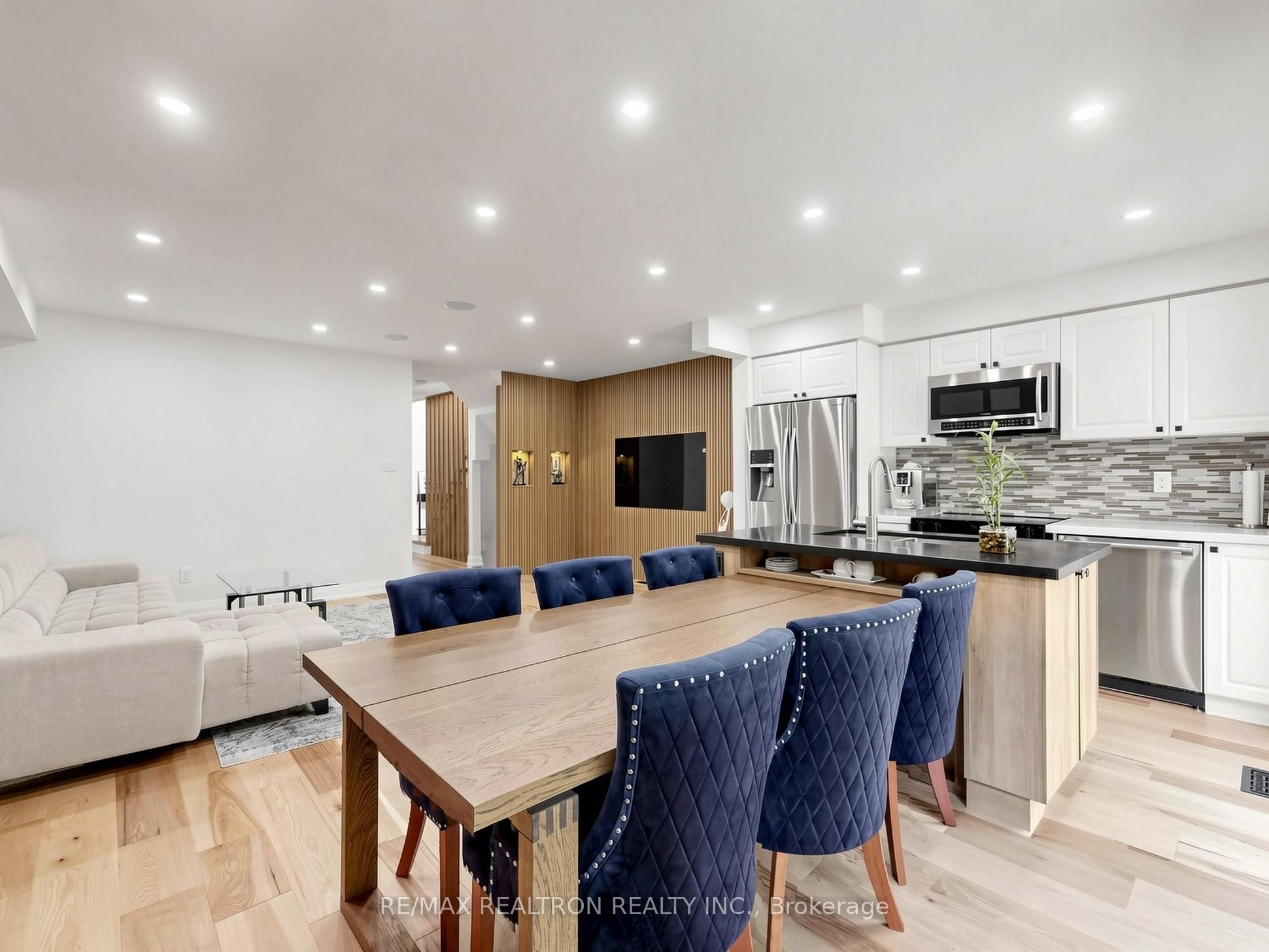 68 Dallimore Circle Property Photo 8