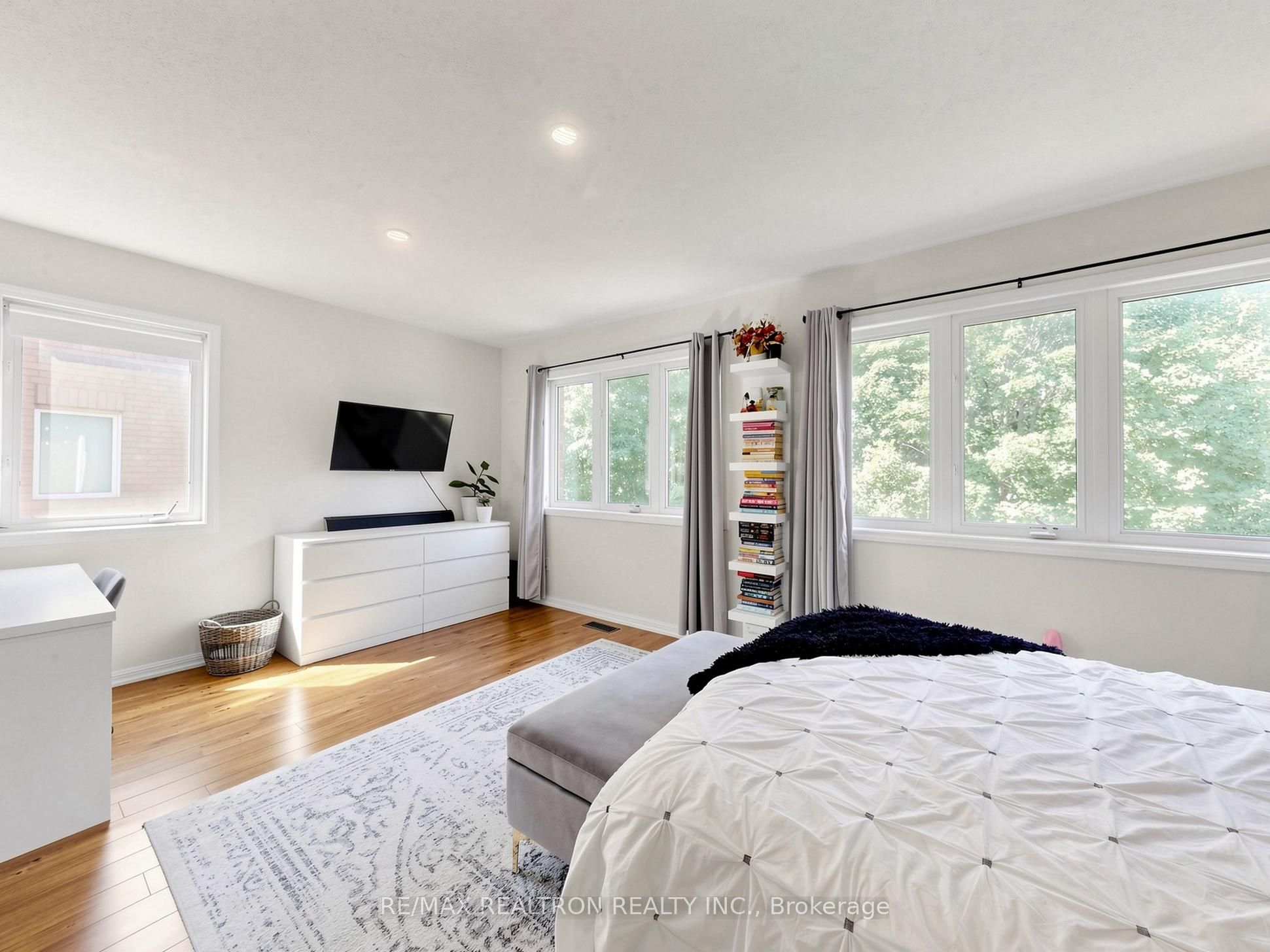 68 Dallimore Circle Property Photo 19
