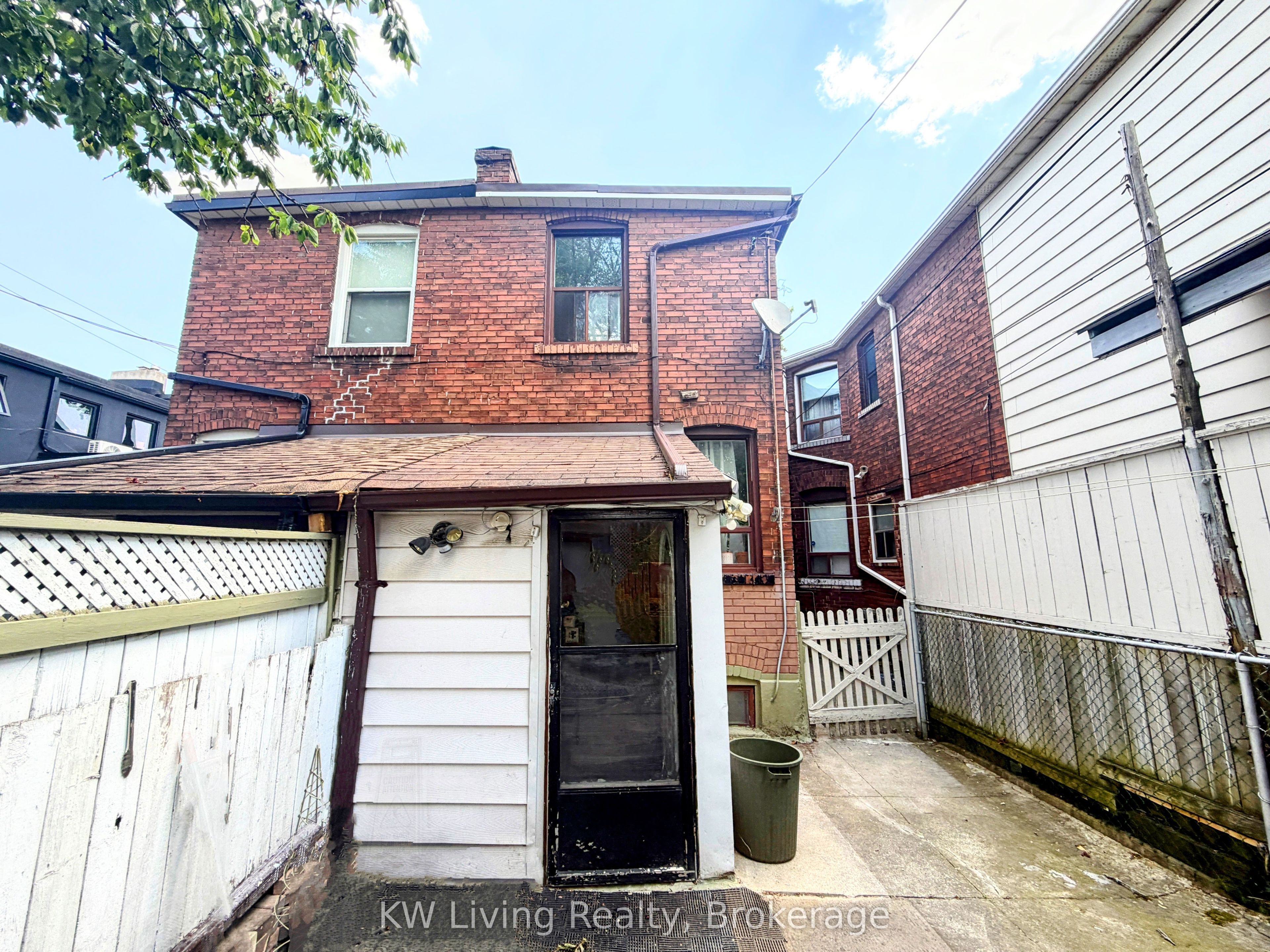 636 Clinton Street Property Photo 15