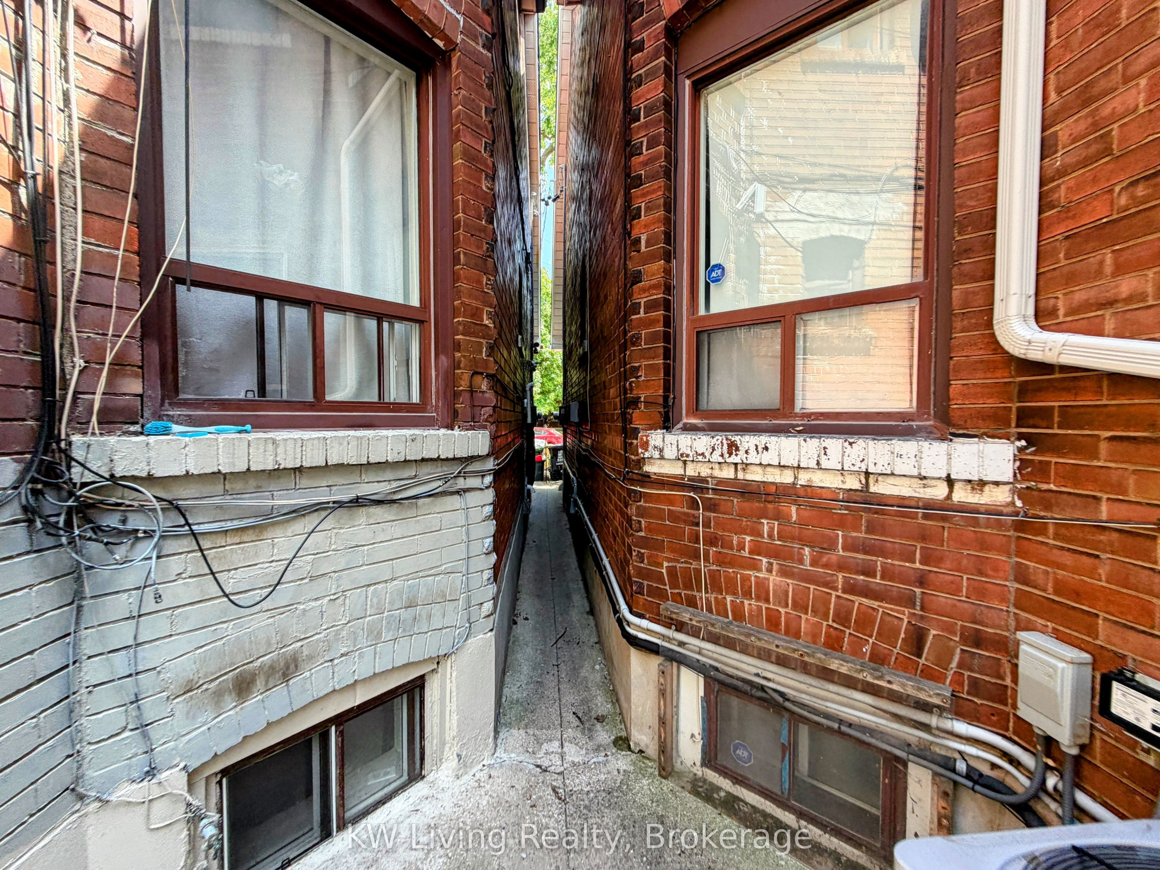 636 Clinton Street Property Photo 16