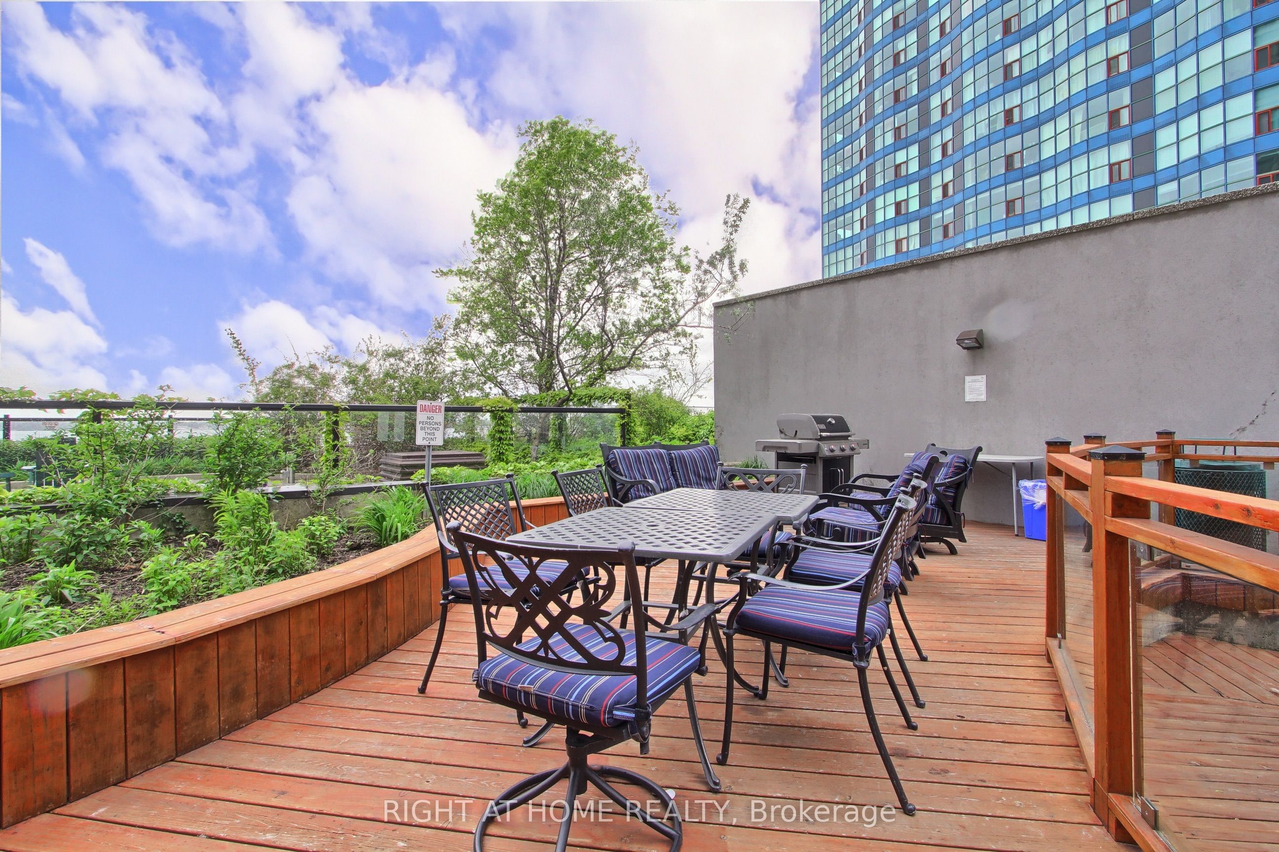 77 Harbour Square 504 Property Photo 15