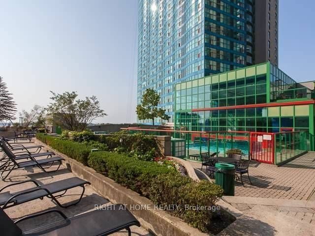 77 Harbour Square 504 Property Photo 21