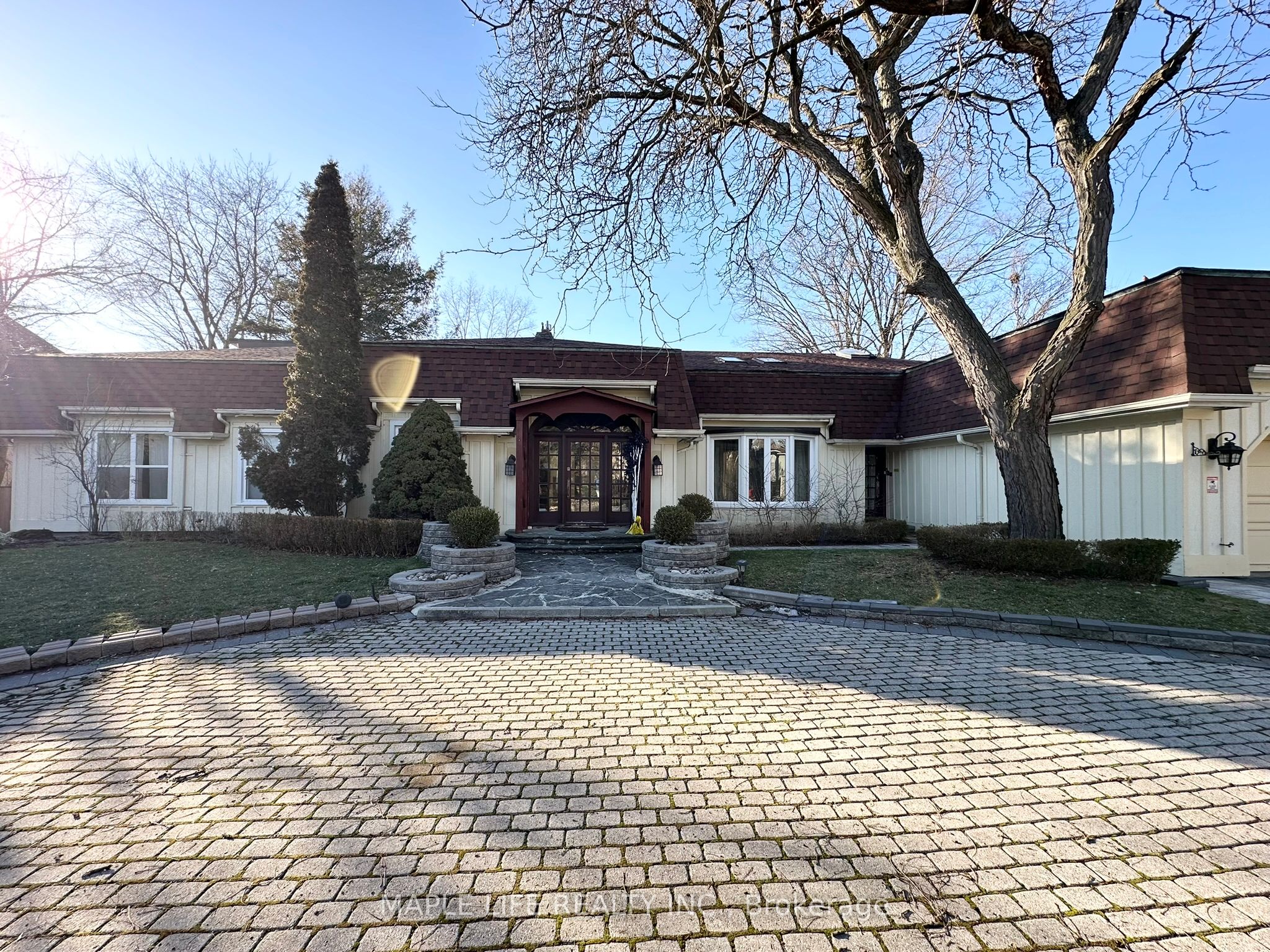 16 Brian Cliff Drive Property Photo 2