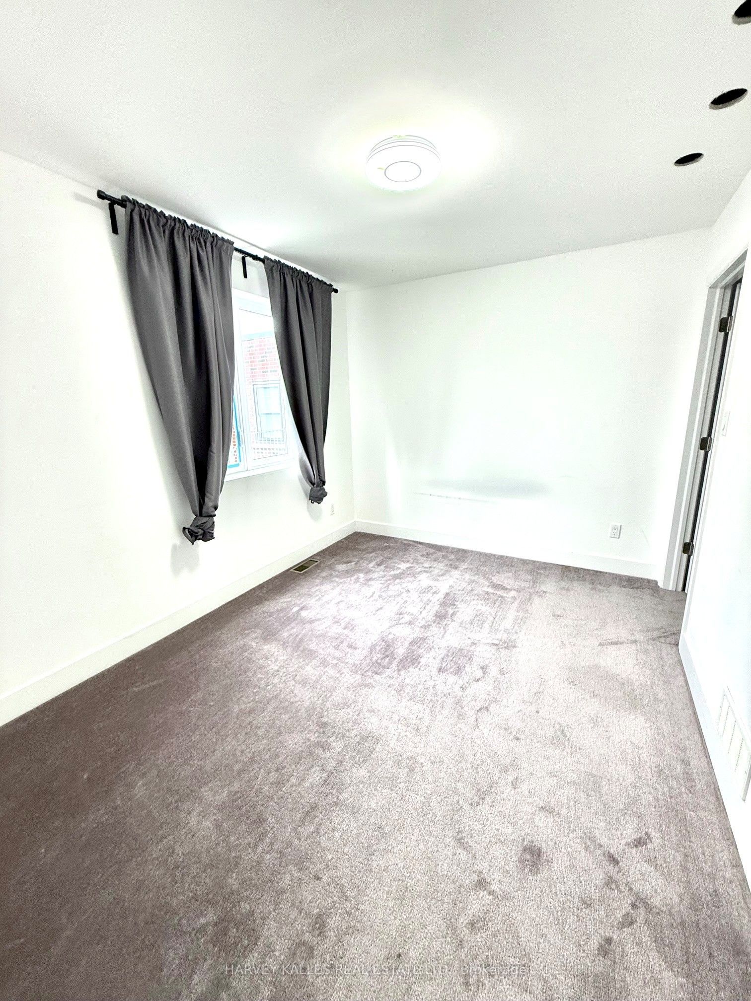 427 Vaughan Road Unit B Property Photo 4