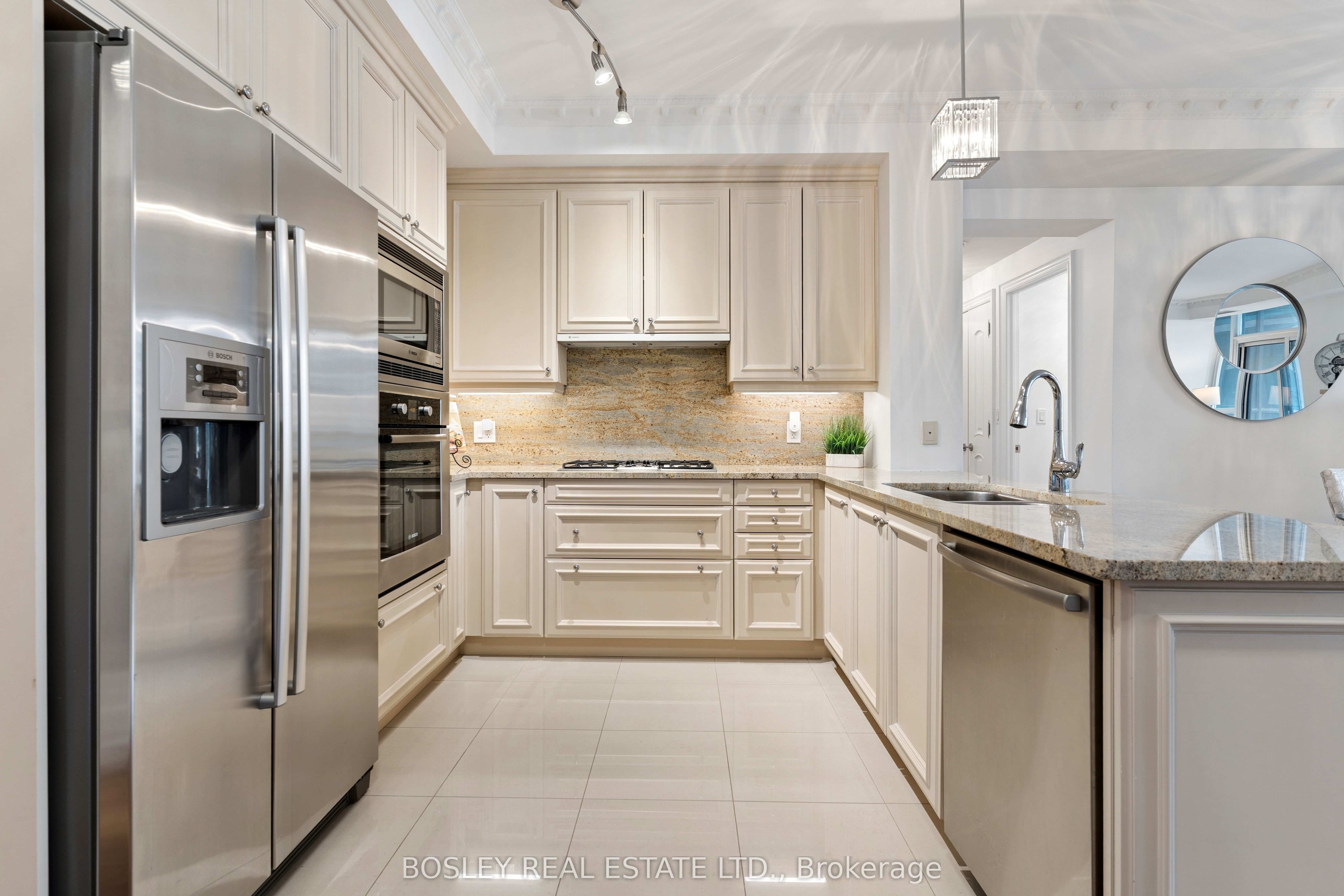 16 Harbour Street 4501 Property Photo 8