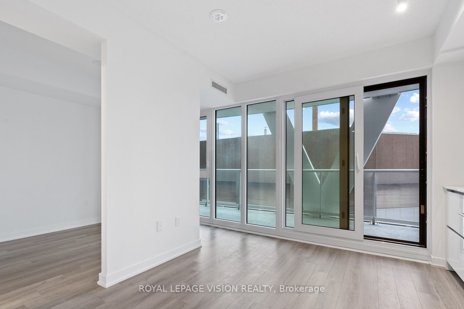 230 Simcoe Street 3113 Property Photo 6