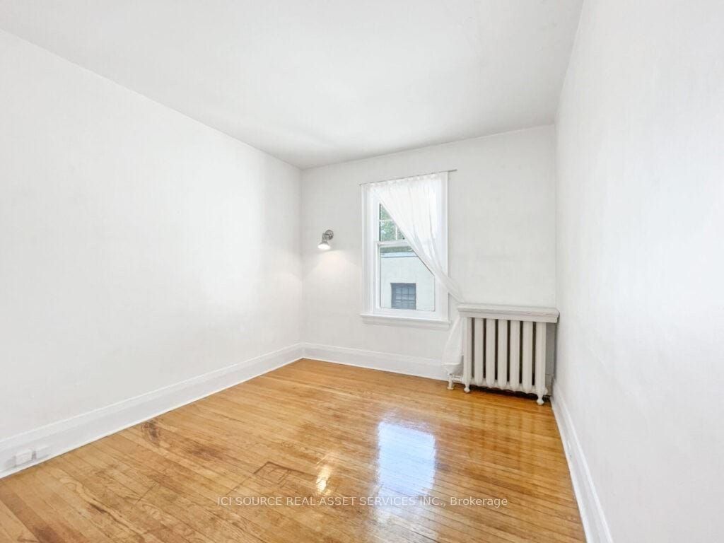 12 Kendal Avenue 5 Property Photo 3