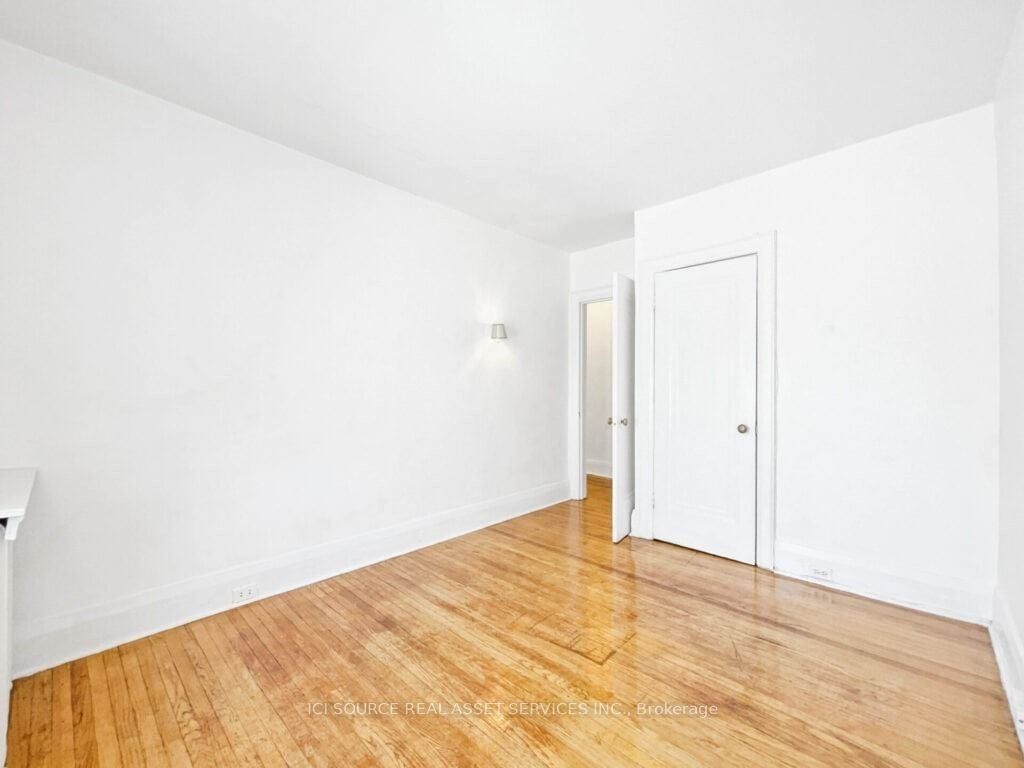 12 Kendal Avenue 5 Property Photo 4