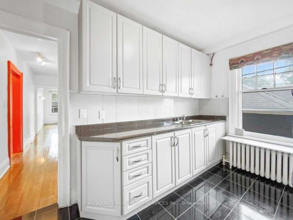 12 Kendal Avenue 5 Property Photo 18