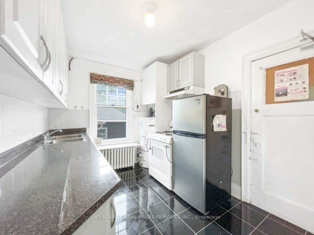 12 Kendal Avenue 5 Property Photo 19