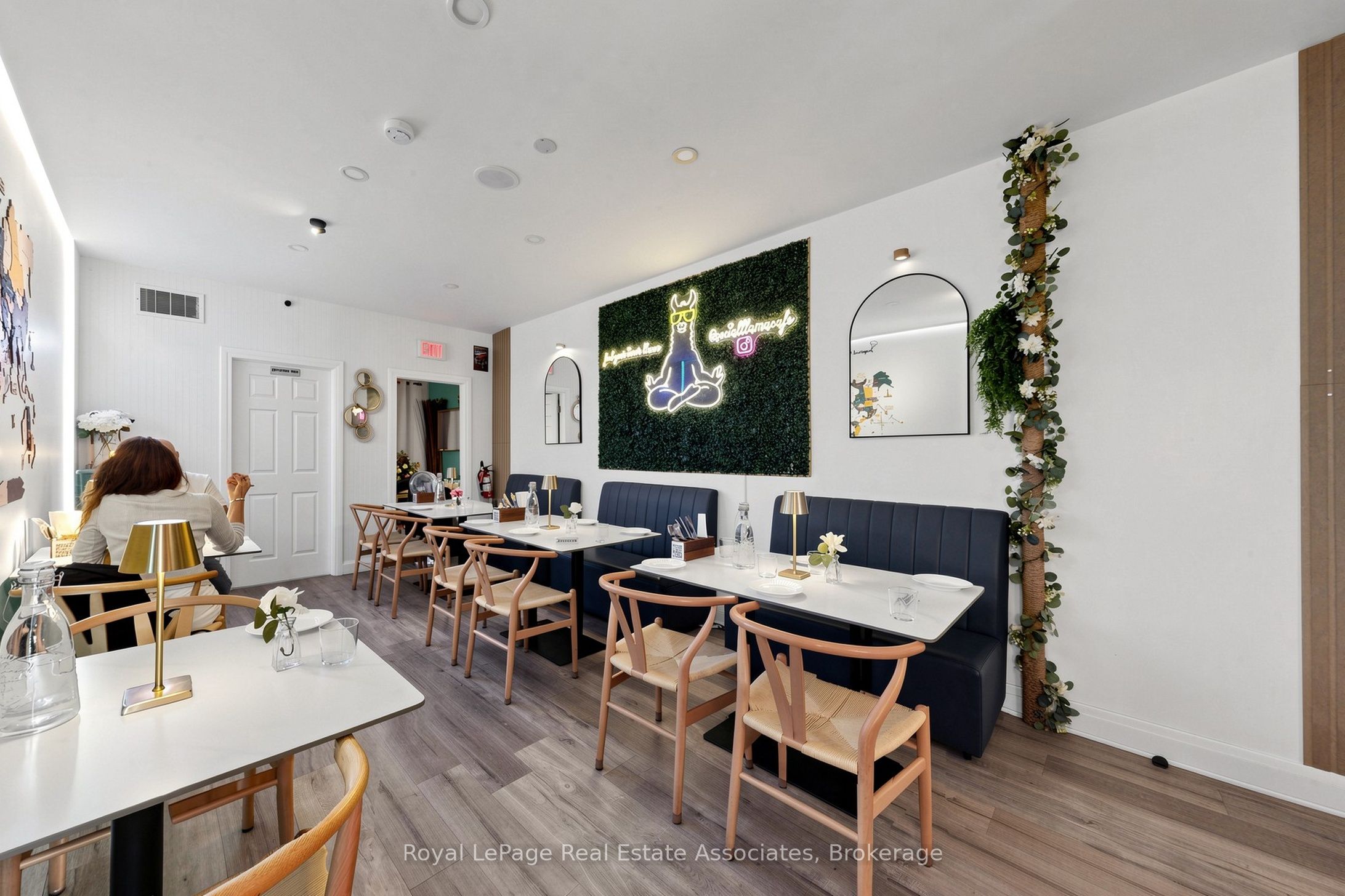 2107 Yonge Street Property Photo 4