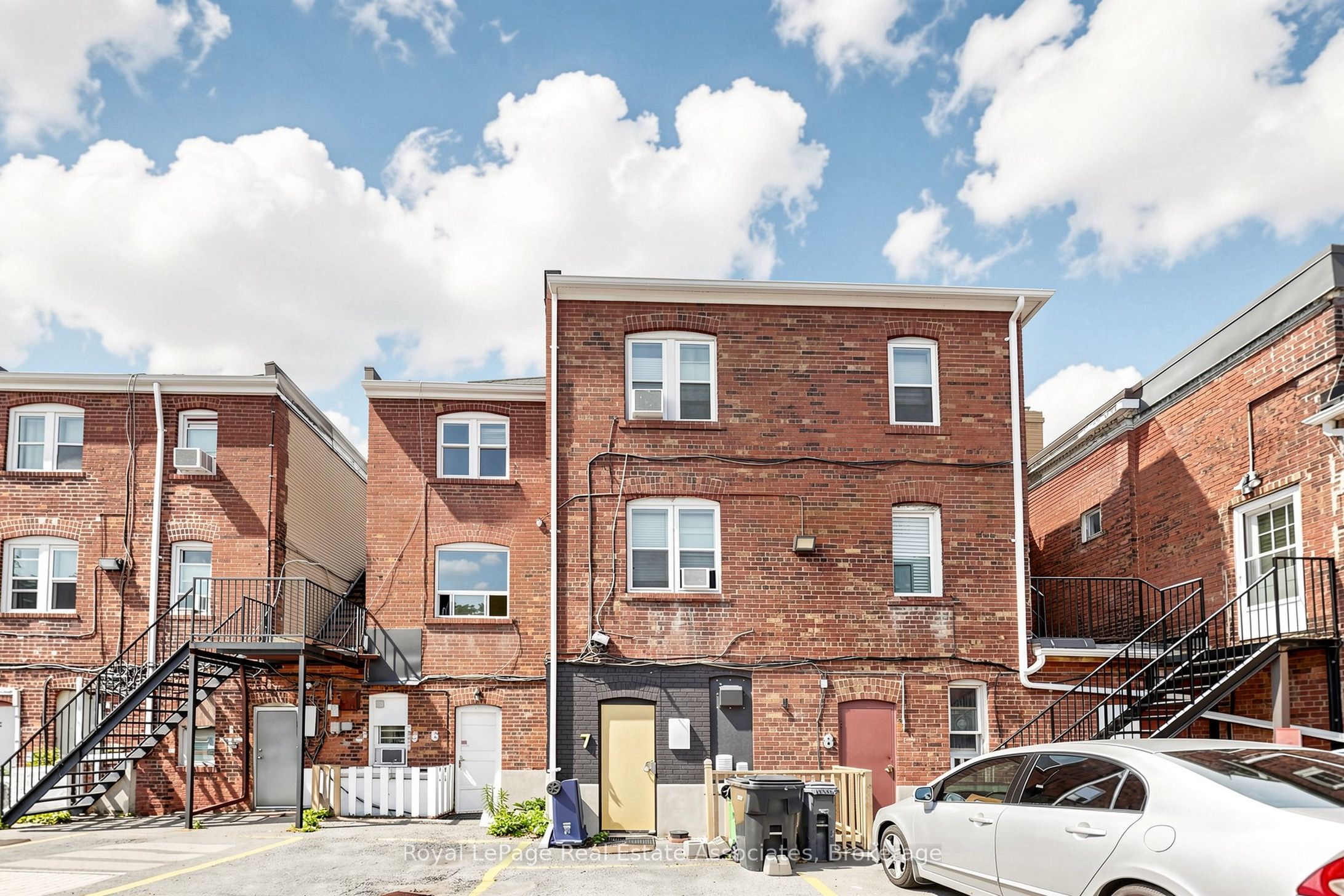 2107 Yonge Street Property Photo 9